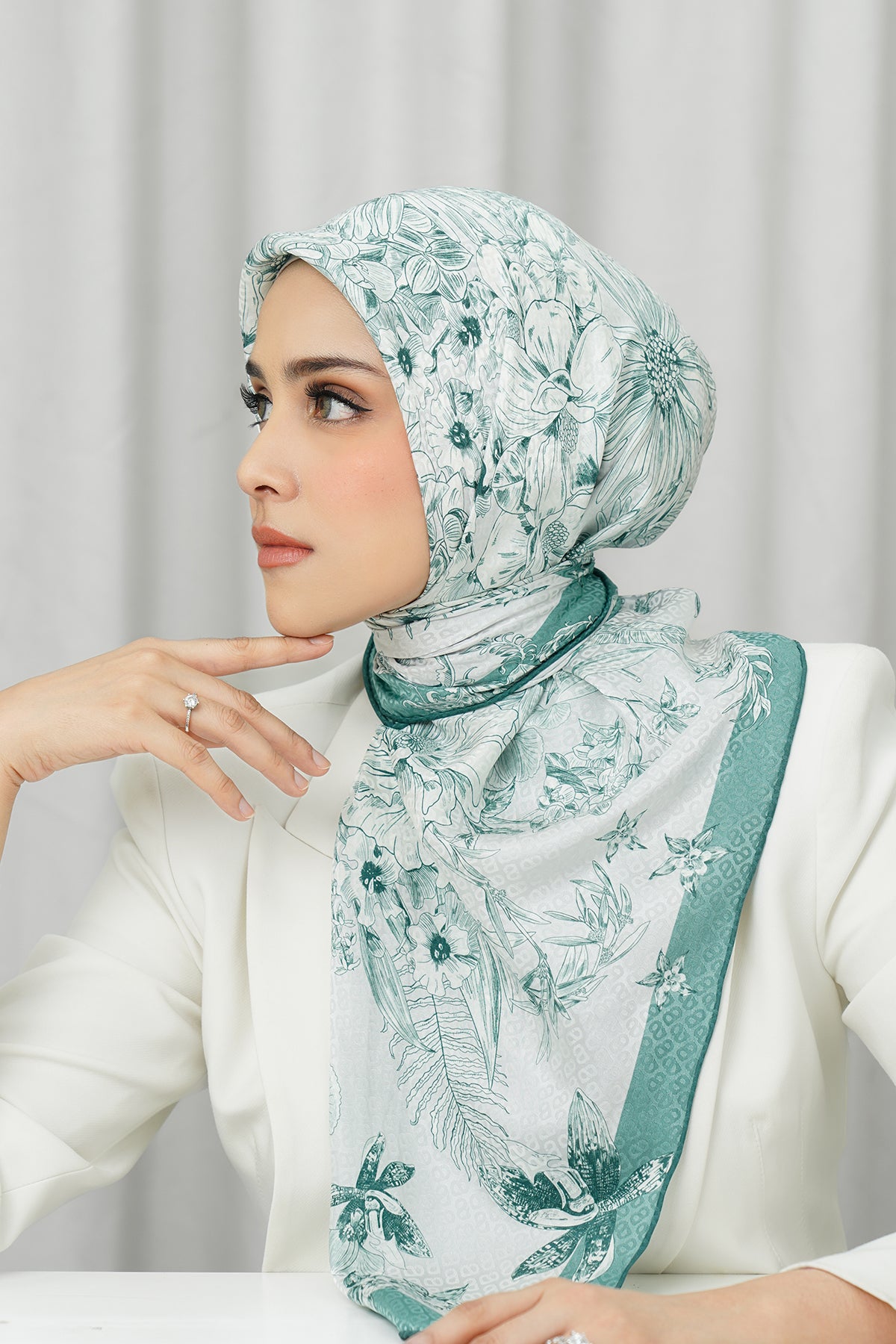 İpek Jakarlı Kare - Toile de Jouy Blooming Gri ve Yeşil