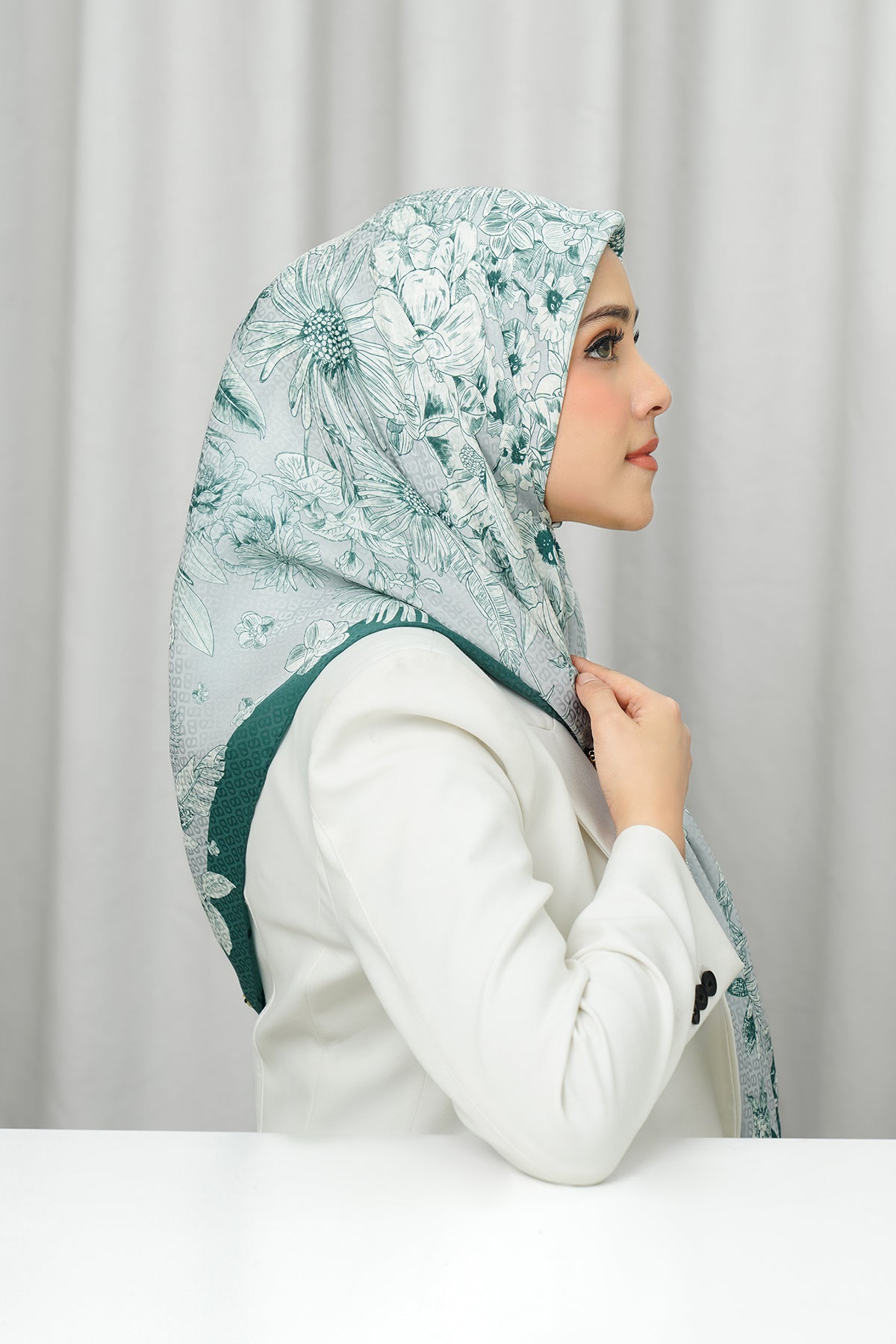 İpek Jakarlı Kare - Toile de Jouy Blooming Gri ve Yeşil