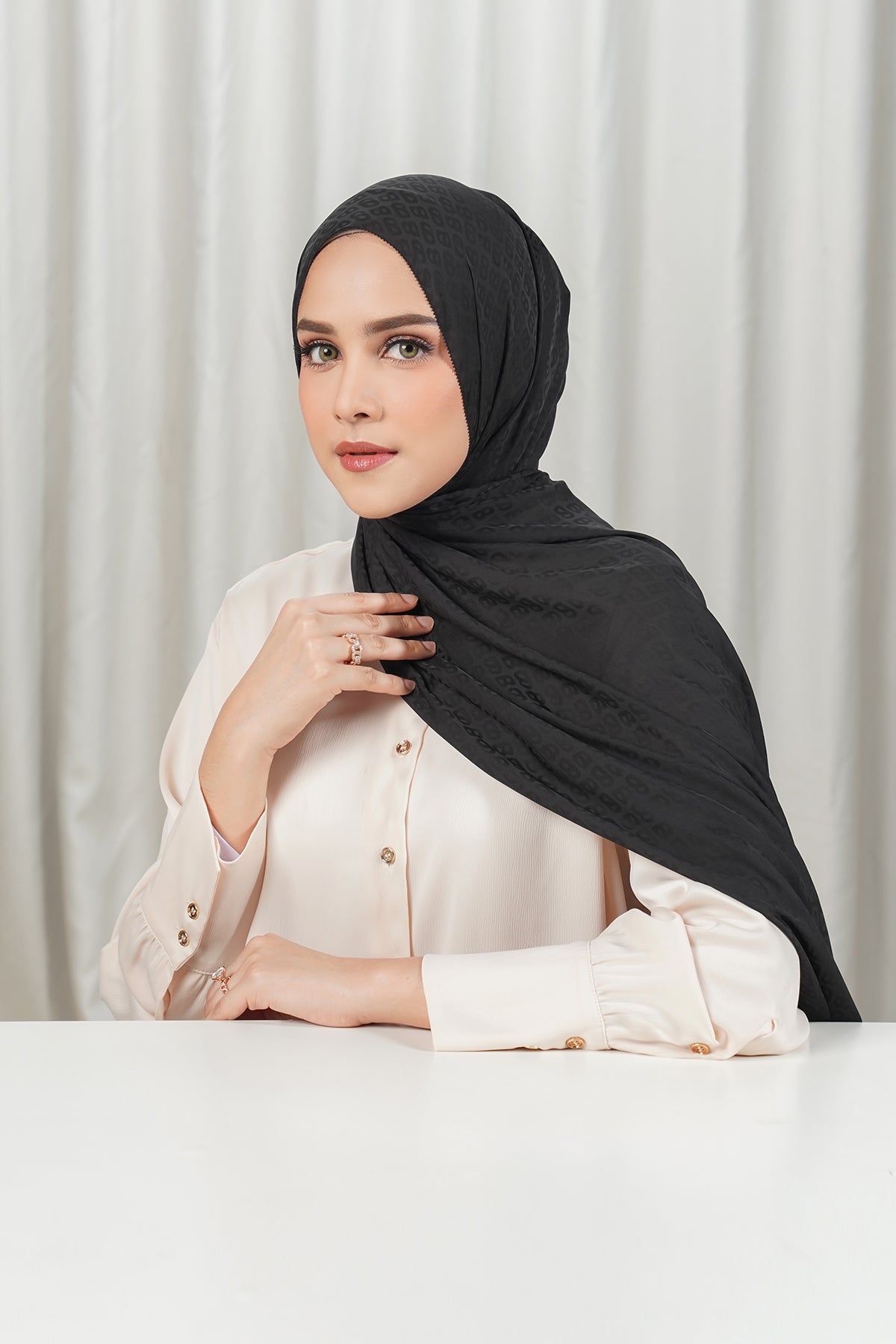 Tapis Satin Jacquard Shawl - Black