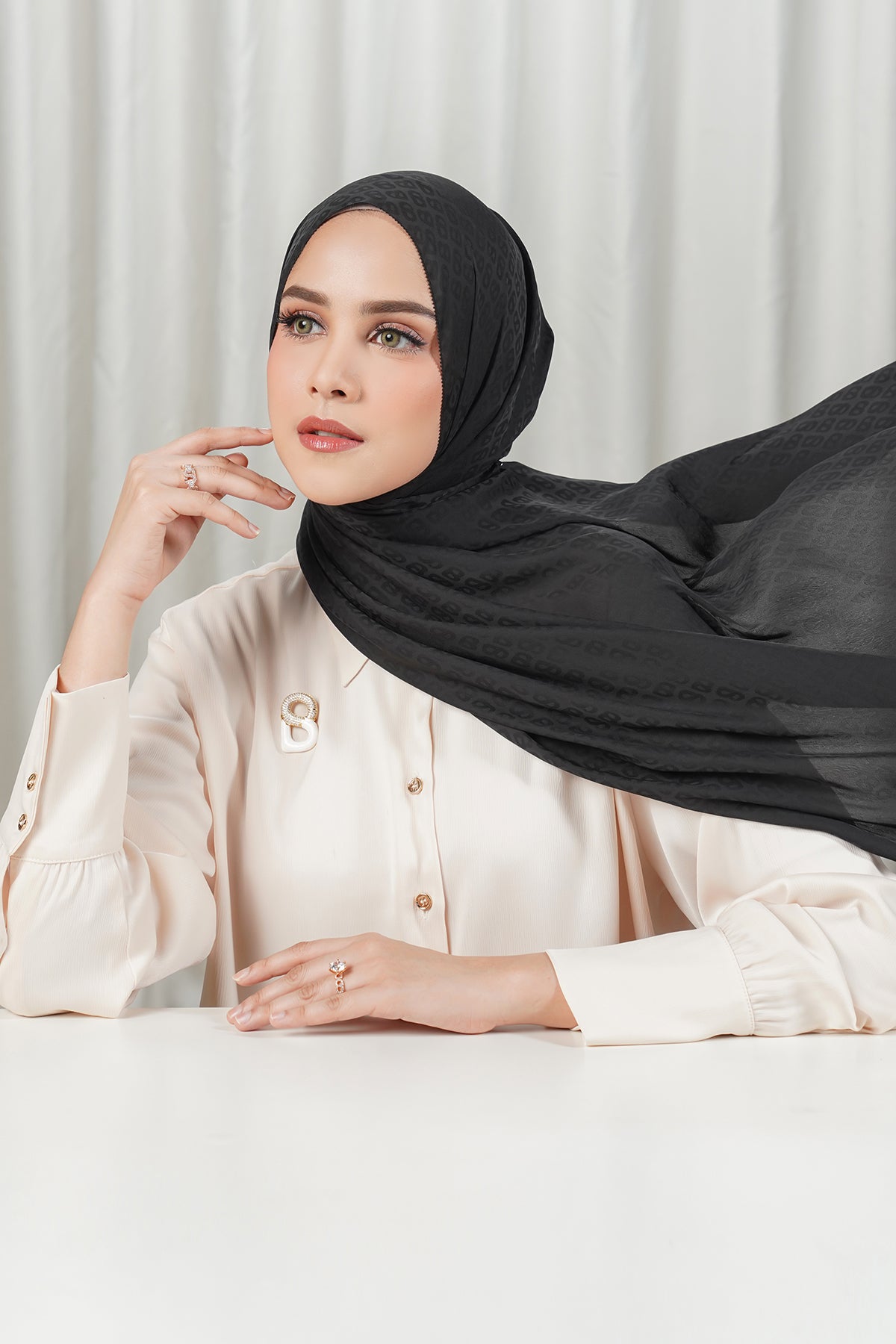 Tapis Satin Jacquard Shawl - Black