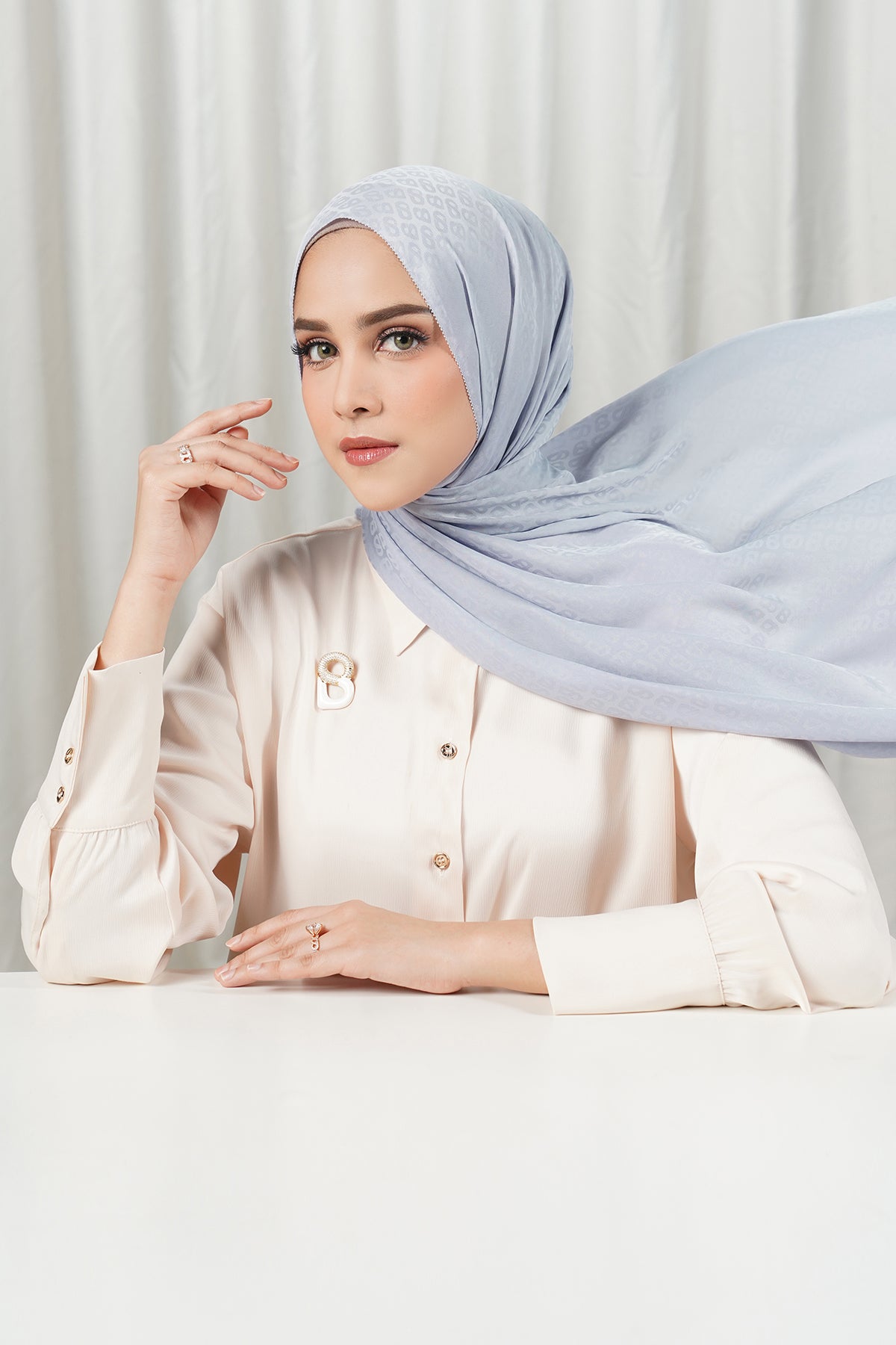 Tapis Satin Jacquard Shawl - Lilac Gray