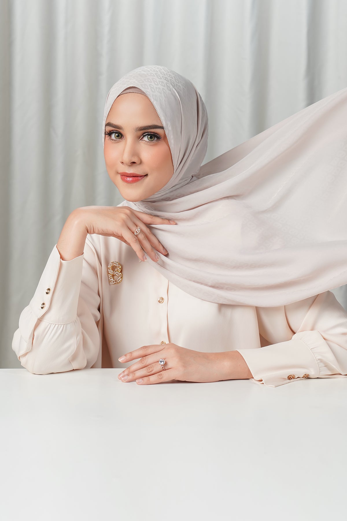 Tapis Satin Jacquard Shawl - Silver Gray