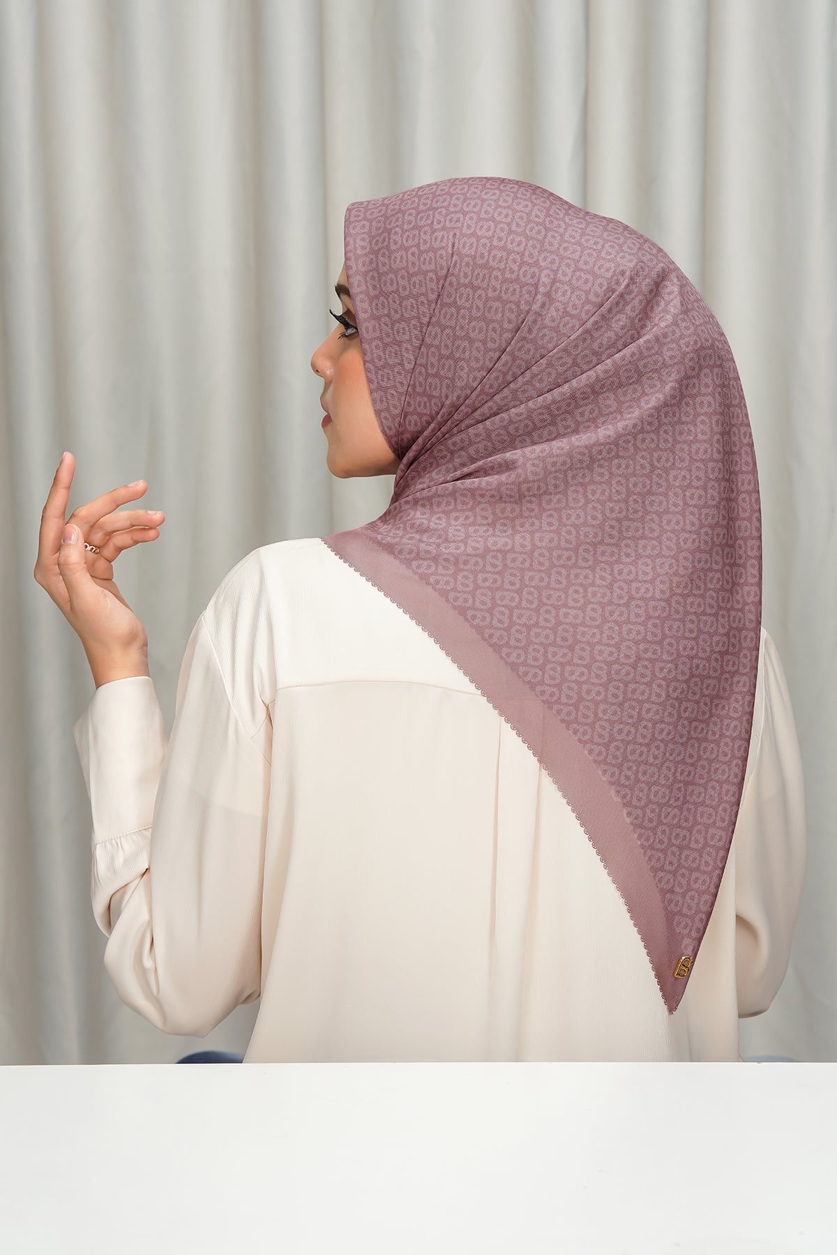 Tapis Square - Ash Rose