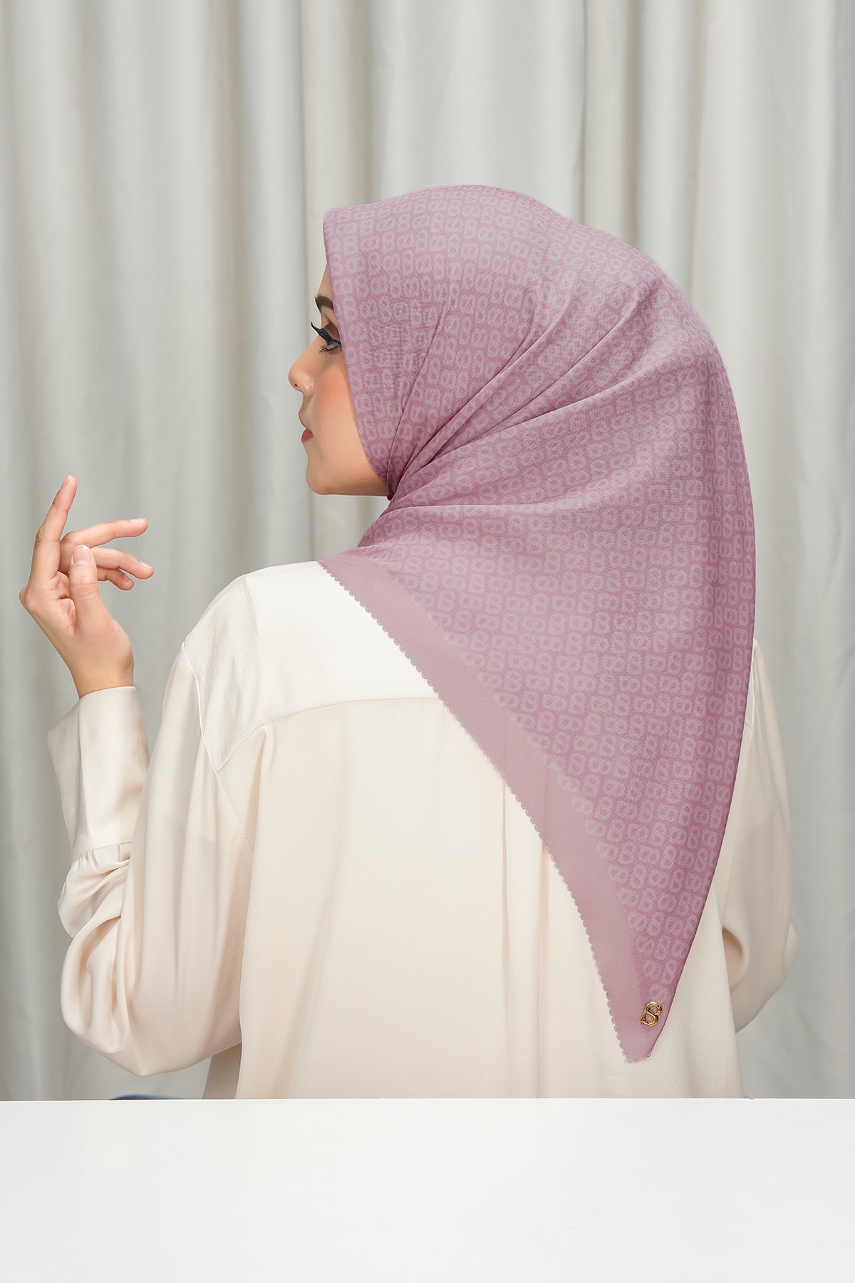 Tapis Square - Bridal Rose