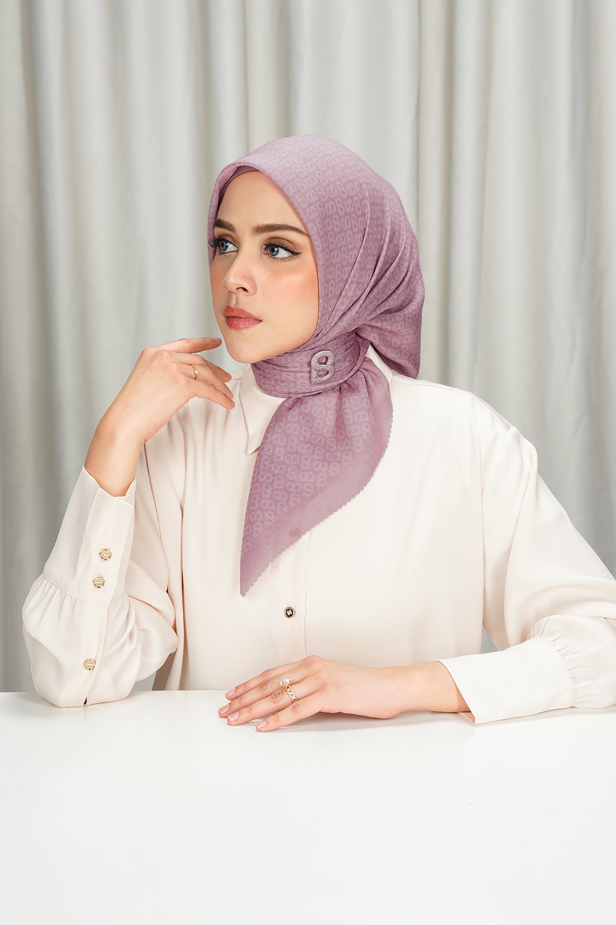 Tapis Square - Bridal Rose