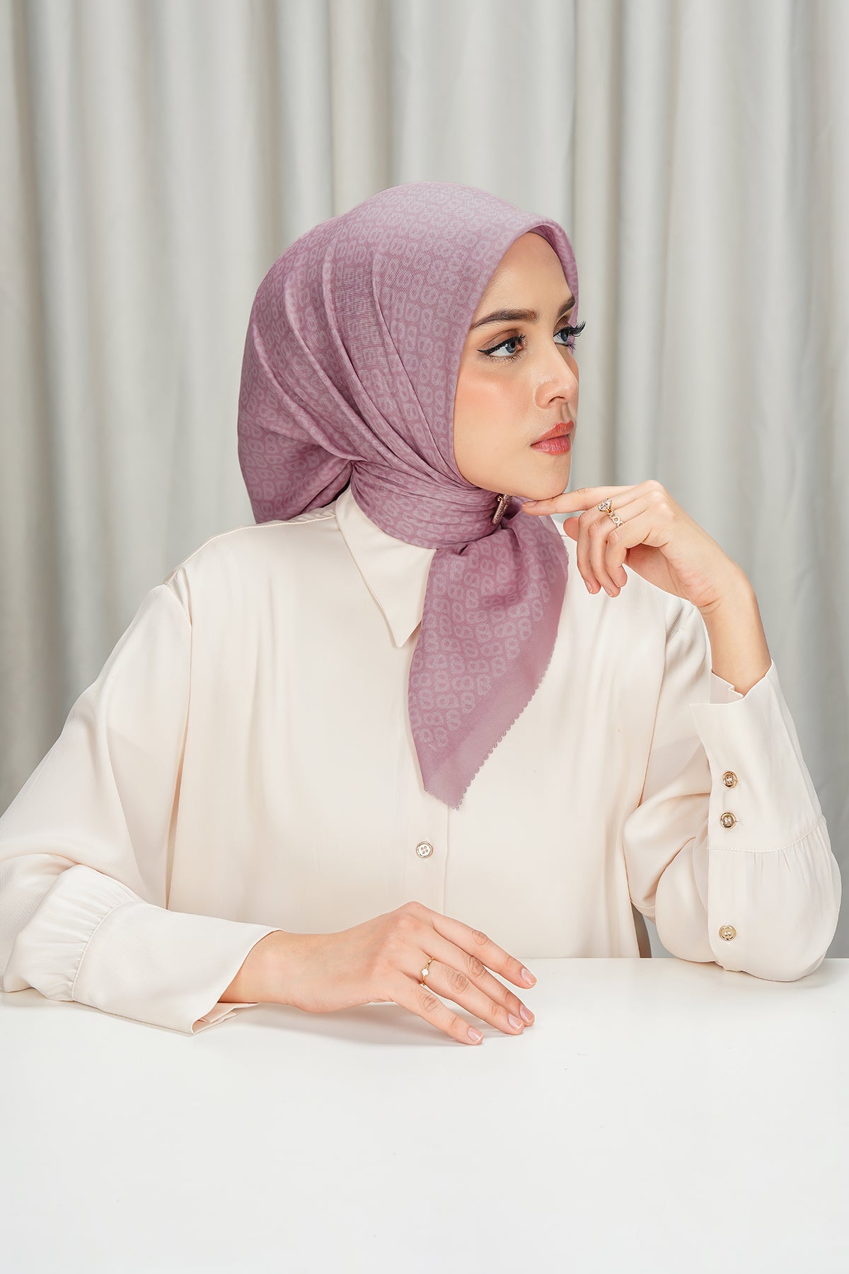 Tapis Square - Bridal Rose