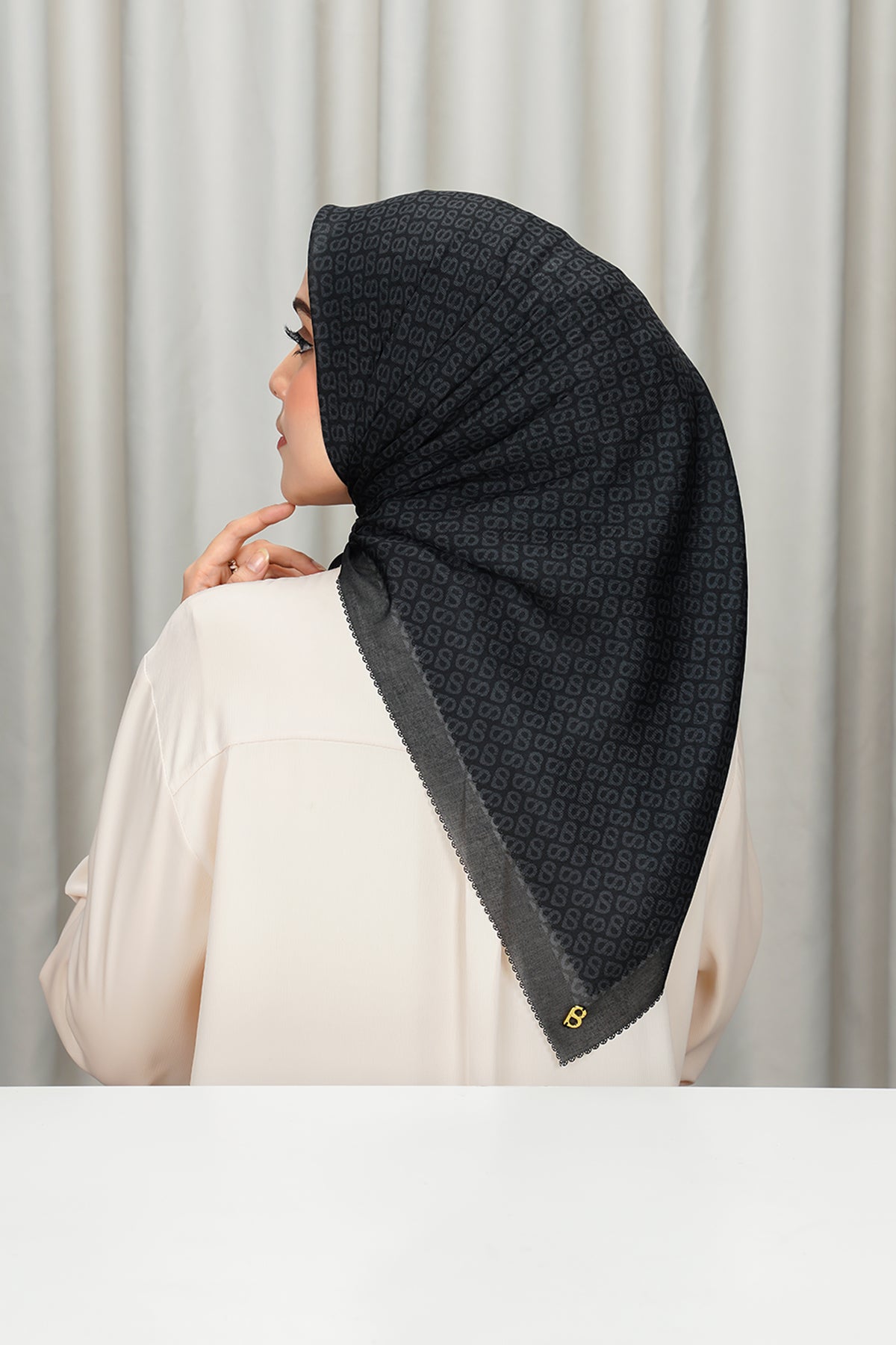 Tapis Square - Caviar