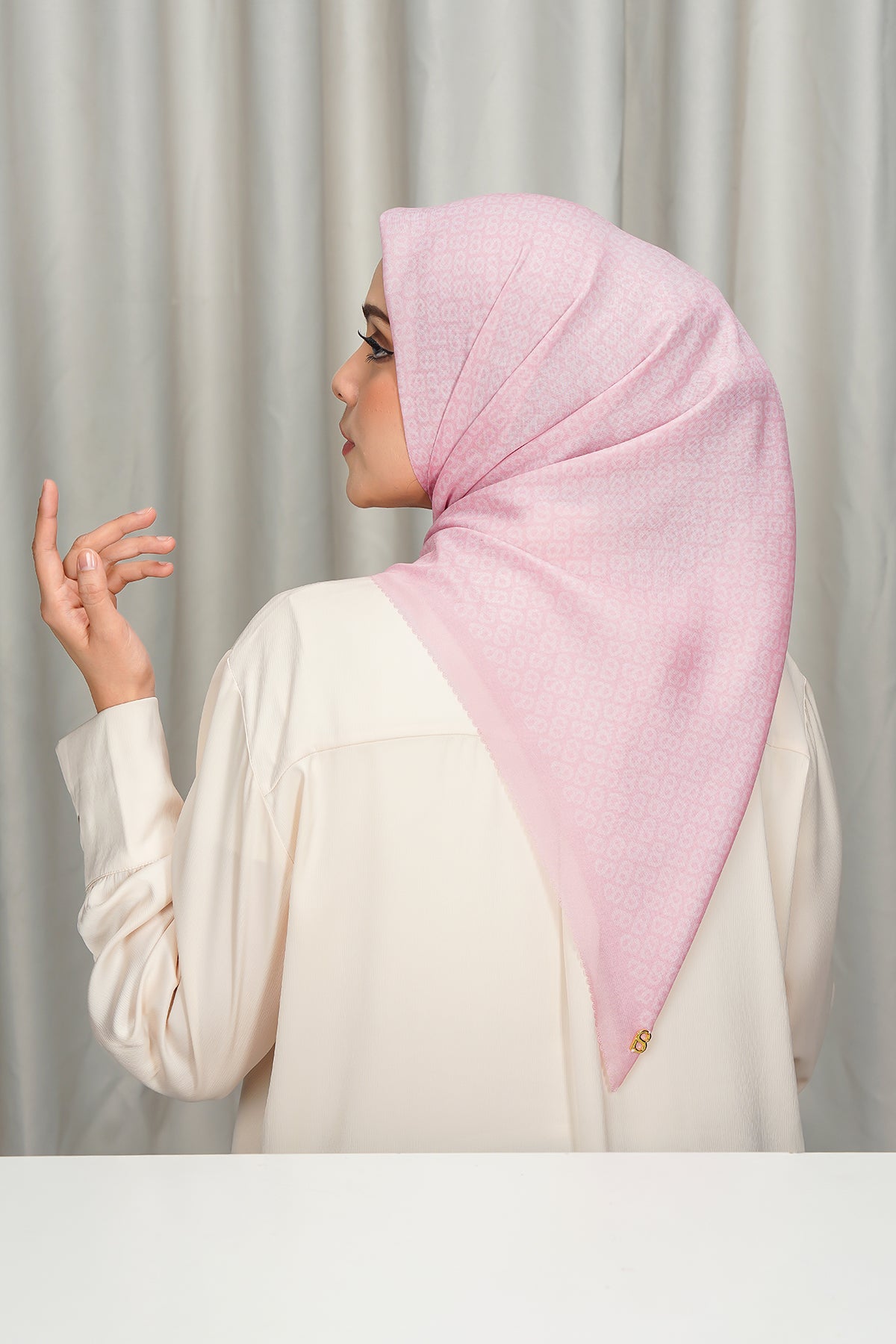 Tapis Square - Crystal Rose