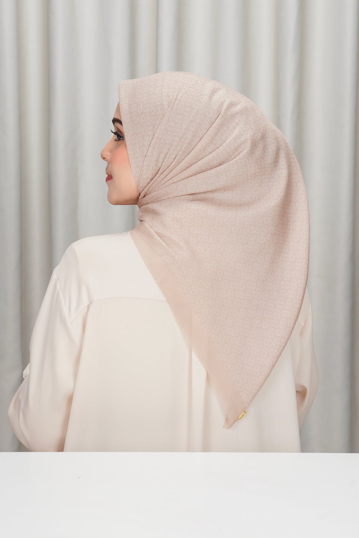 Tapis Square - Linen