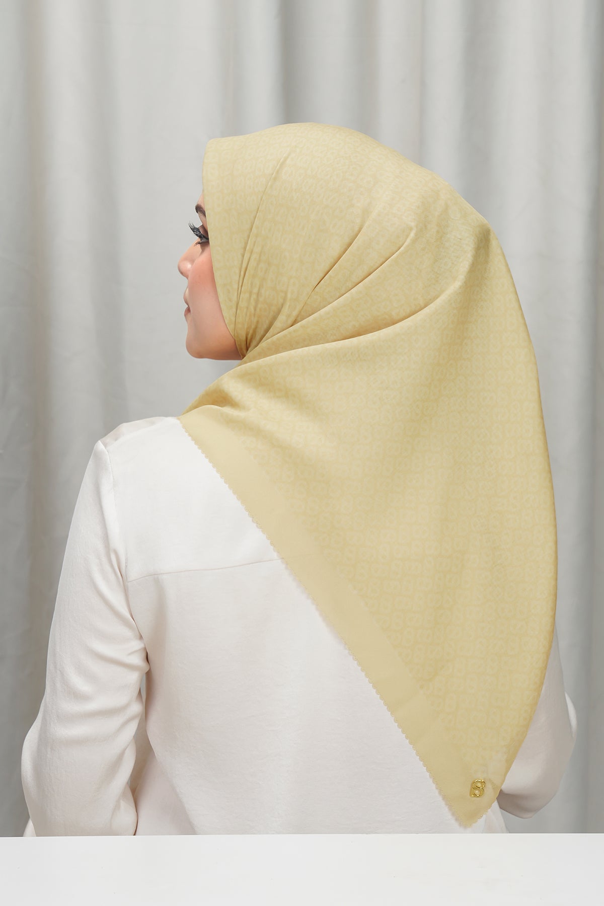 Tapis Square - Sunlight