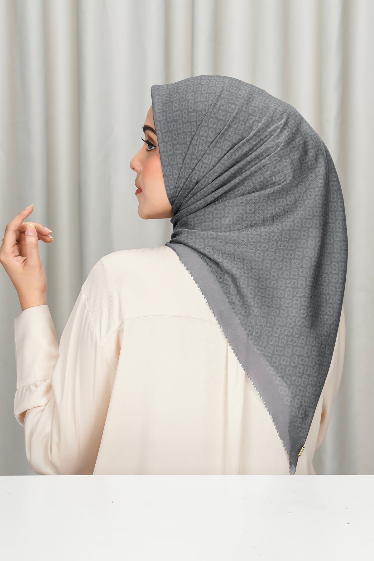 Tapis Square - Titanium