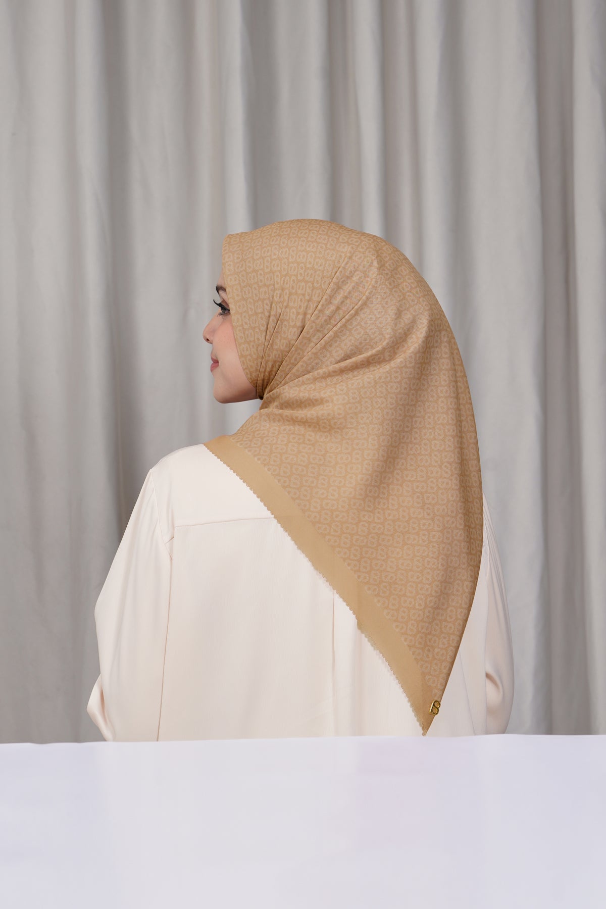 Tapis Square - Toast