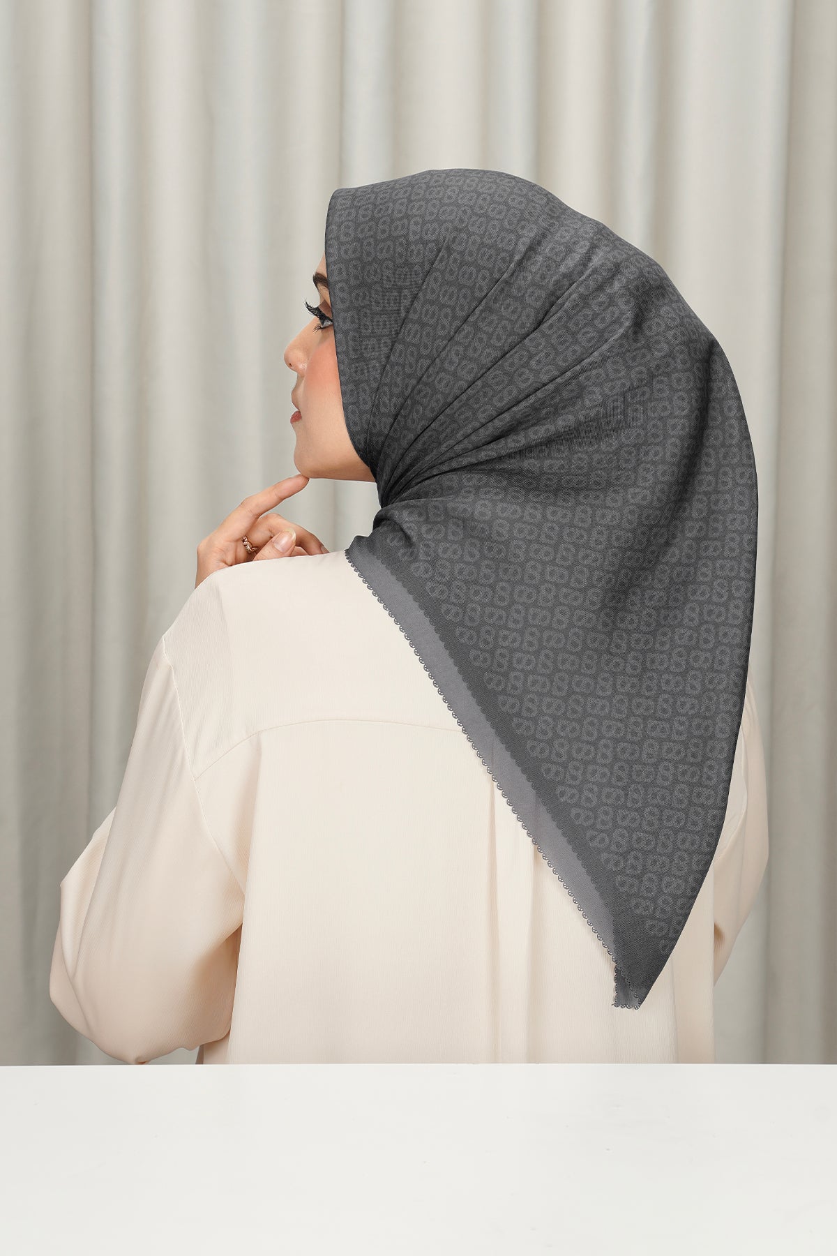 Tapis Square - Tornado