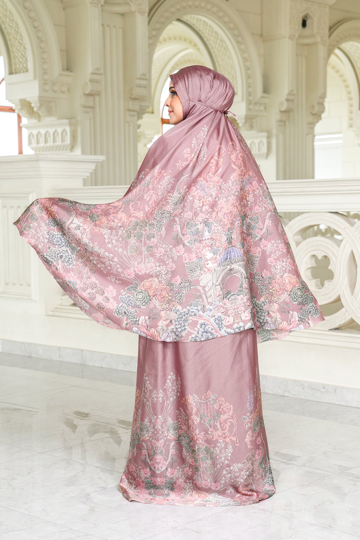 The Palace Prayer Robe - Beauté