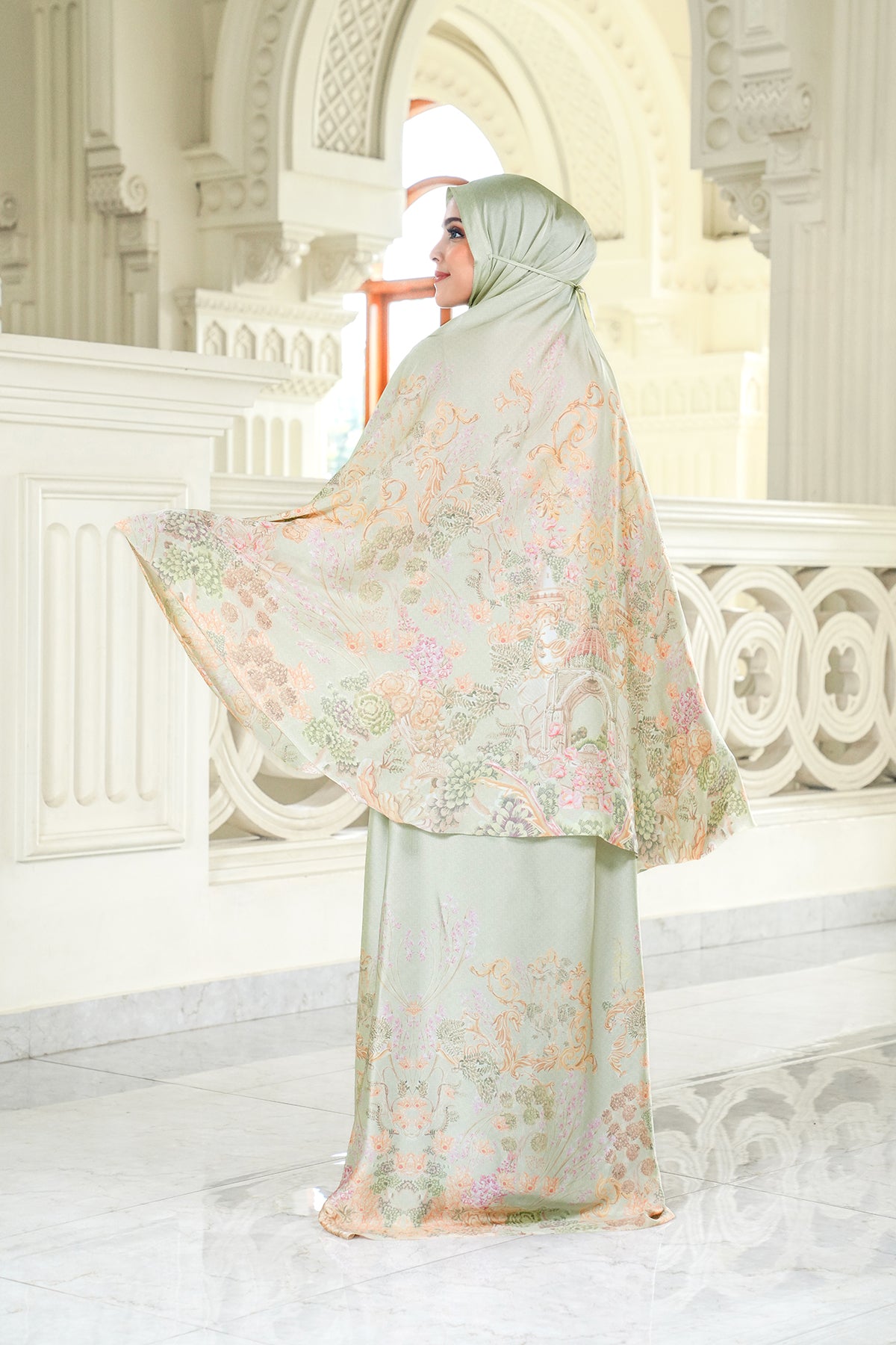 The Palace Prayer Robe - Gloire