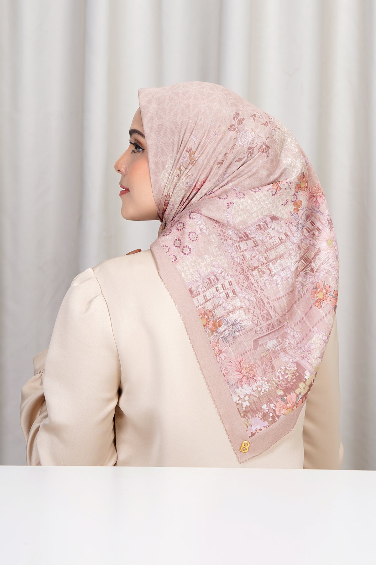 The Parisian 2.0 Square - Amande