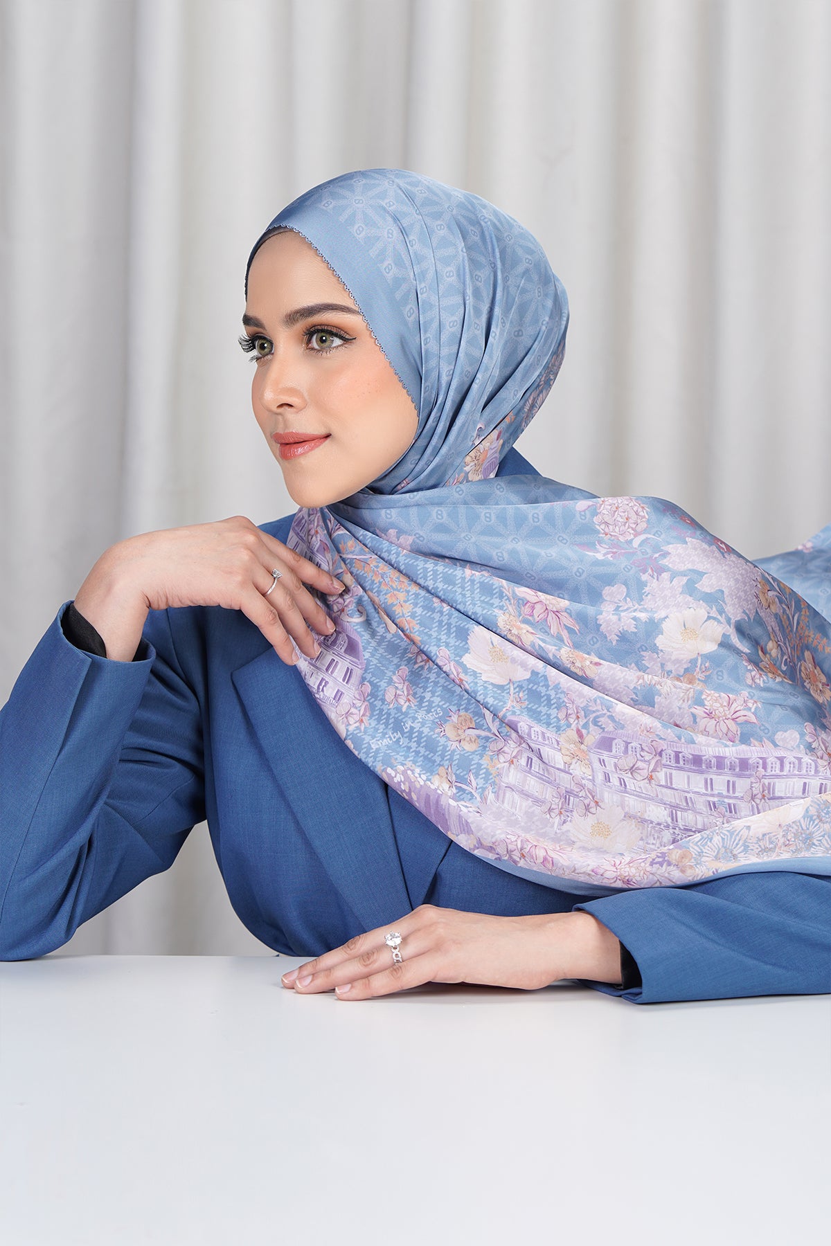 The Parisian 2.0 Satin Shawl - Jean