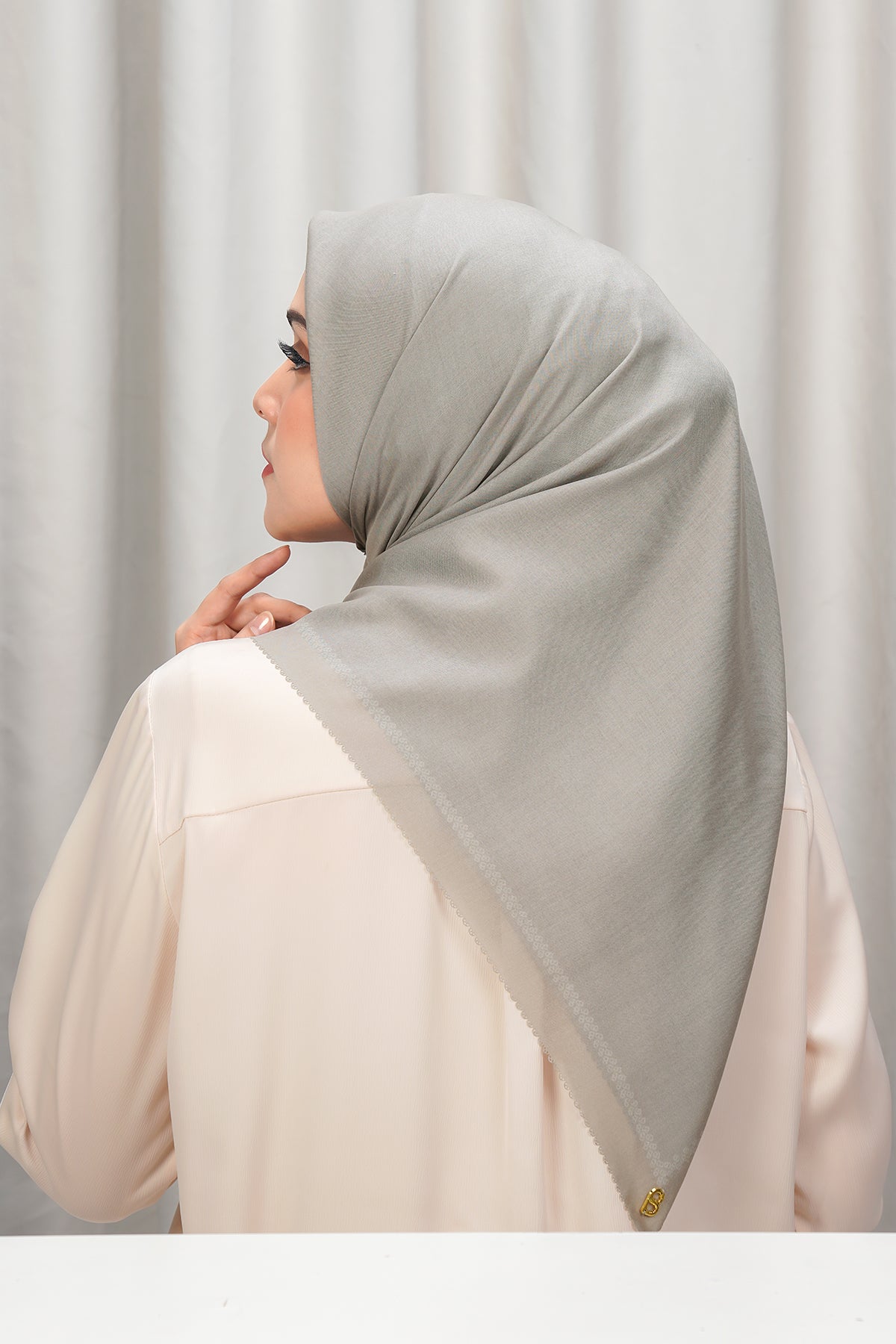 Bugünün Eşarbı - Alüminyum