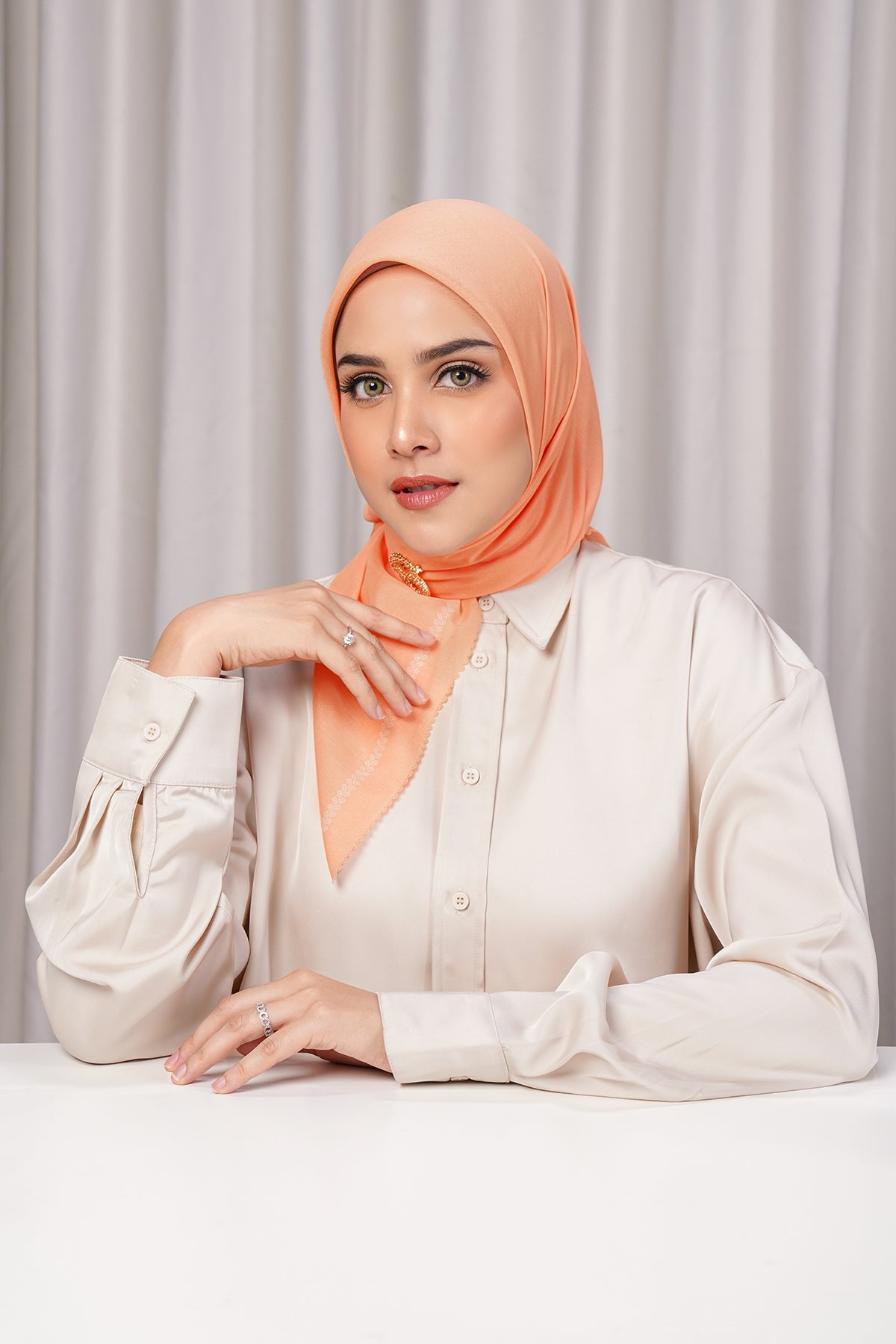 Bugünün Eşarbı - Şeftali Tüyü