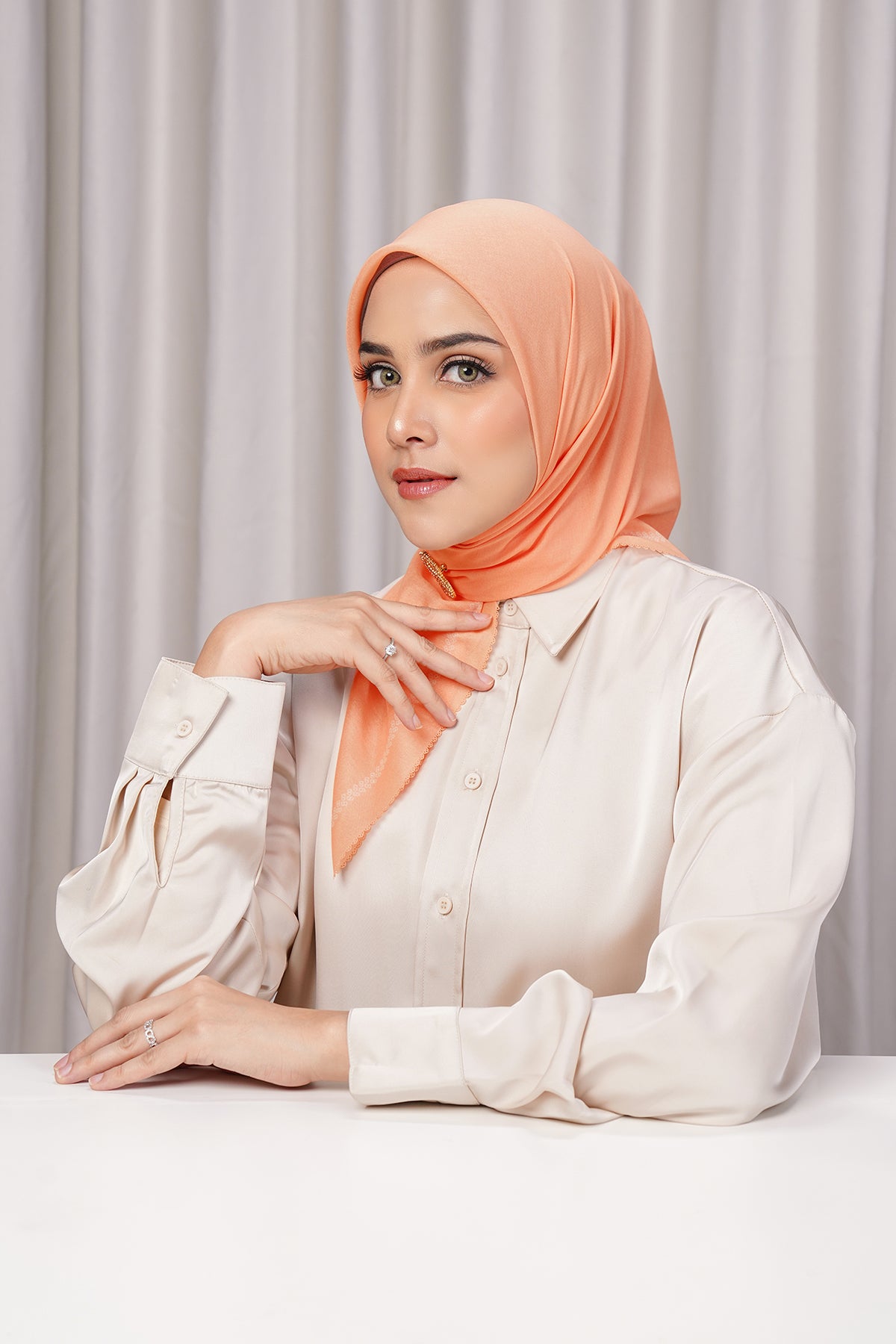 Bugünün Eşarbı - Şeftali Tüyü