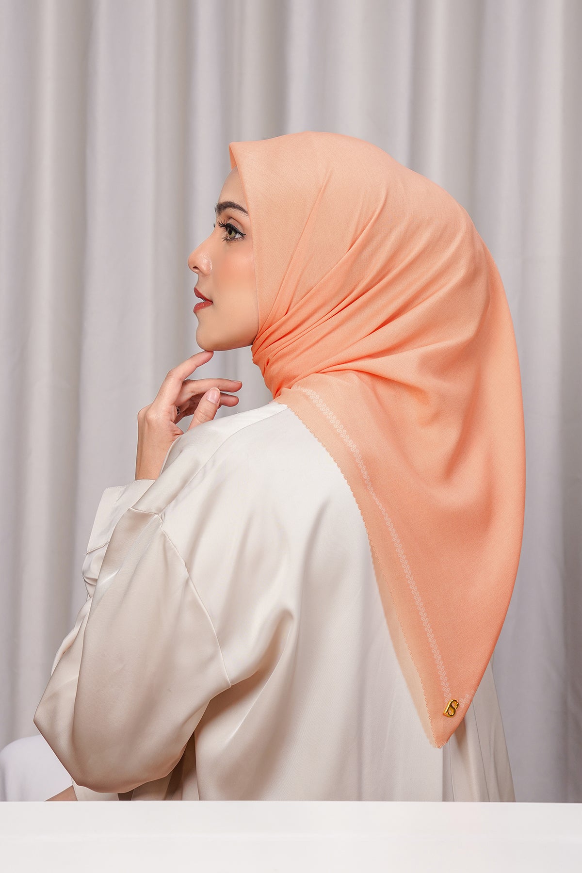 Bugünün Eşarbı - Şeftali Tüyü