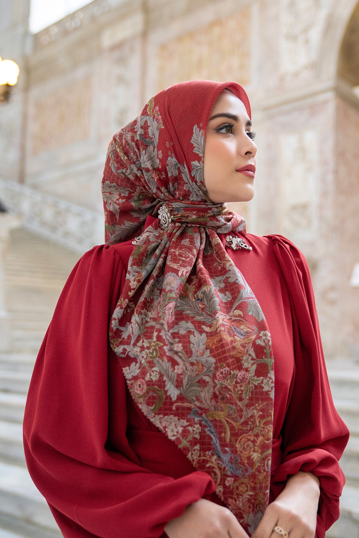 Royale - Grandeur Square - Crimson