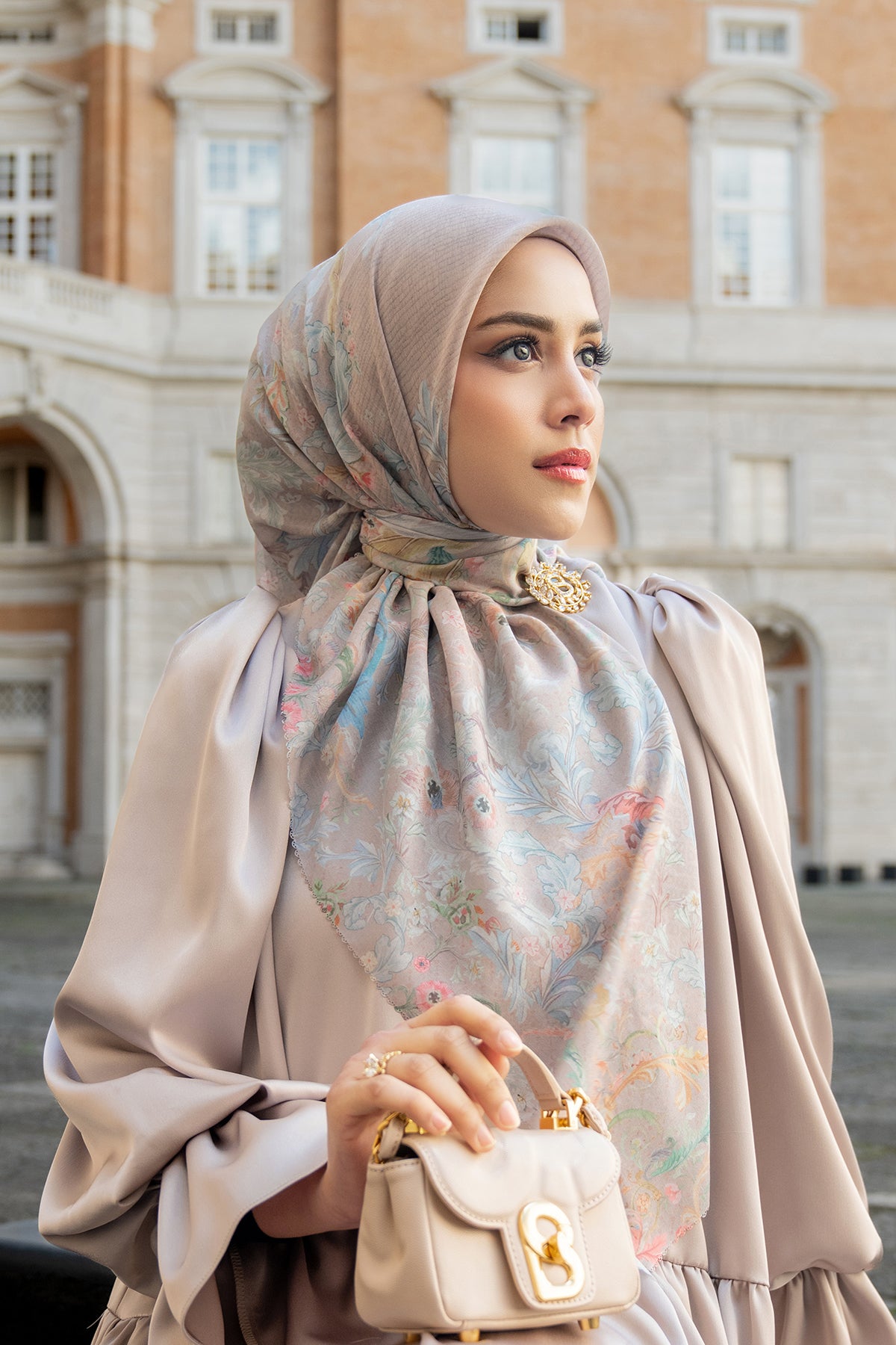 Royale - Grandeur Square - Sandstone