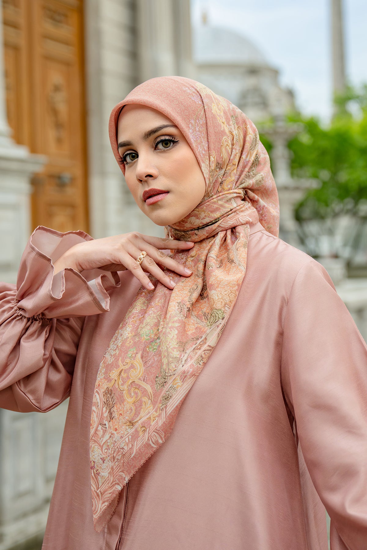 The Palace Voile Square - Elegance