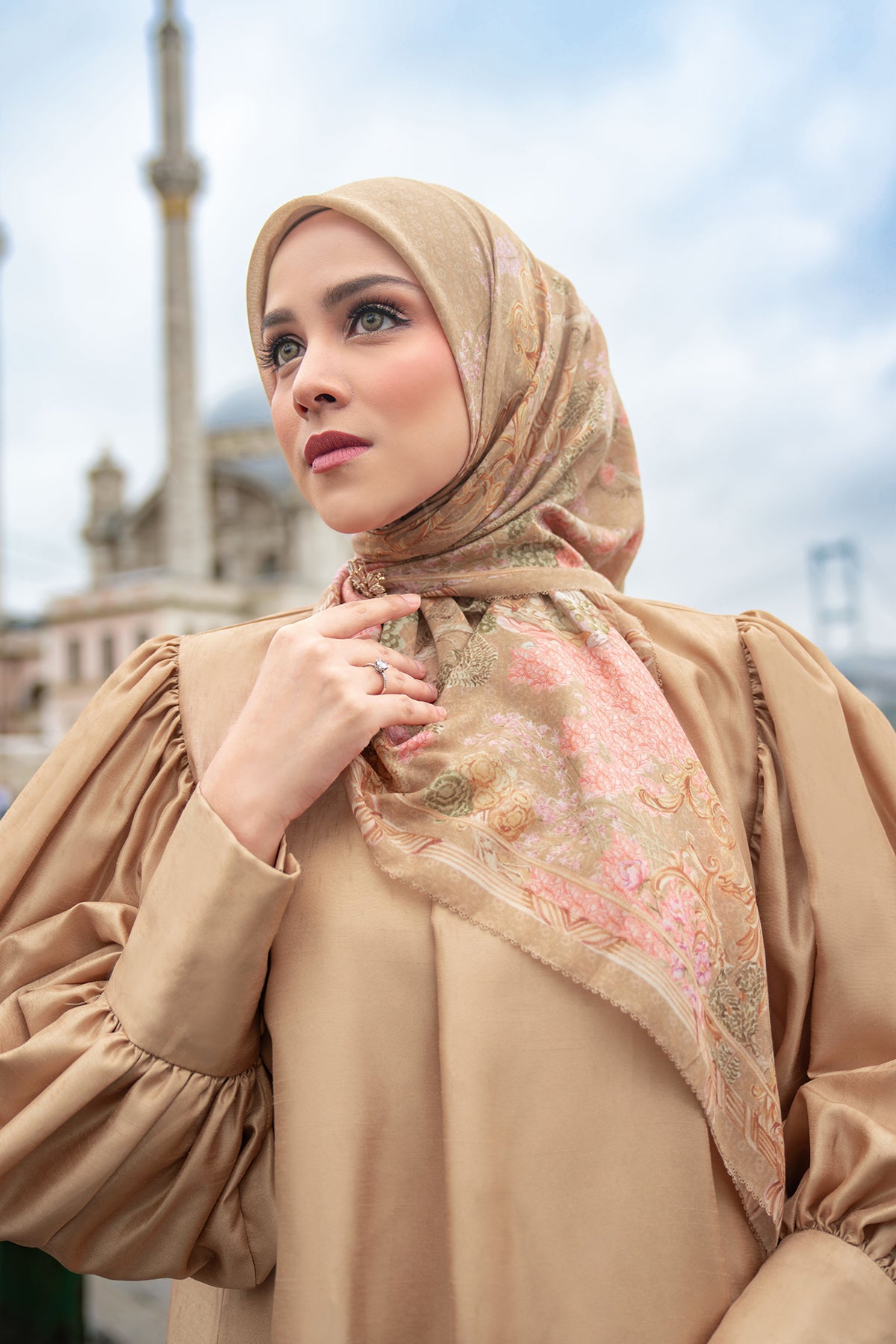 The Palace Voile Square - Majestic