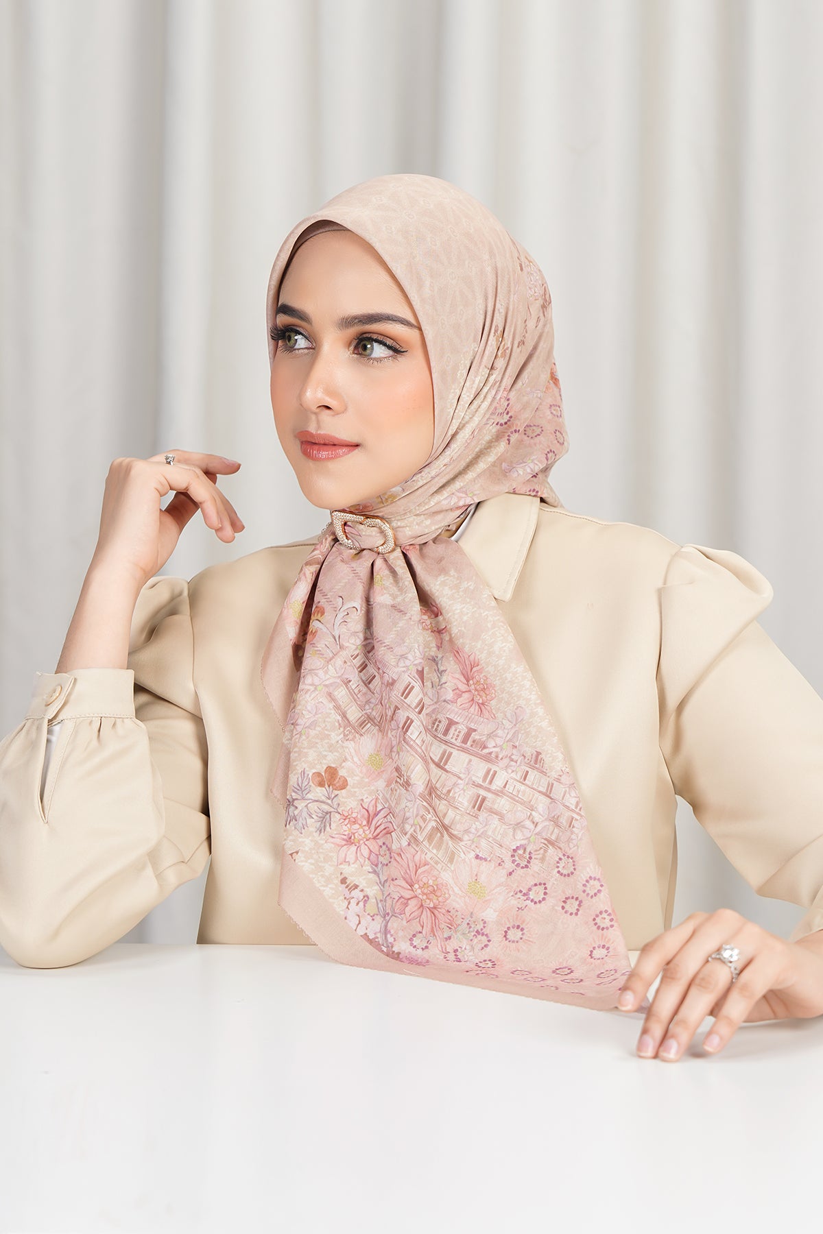 The Parisian 2.0 Square - Amande