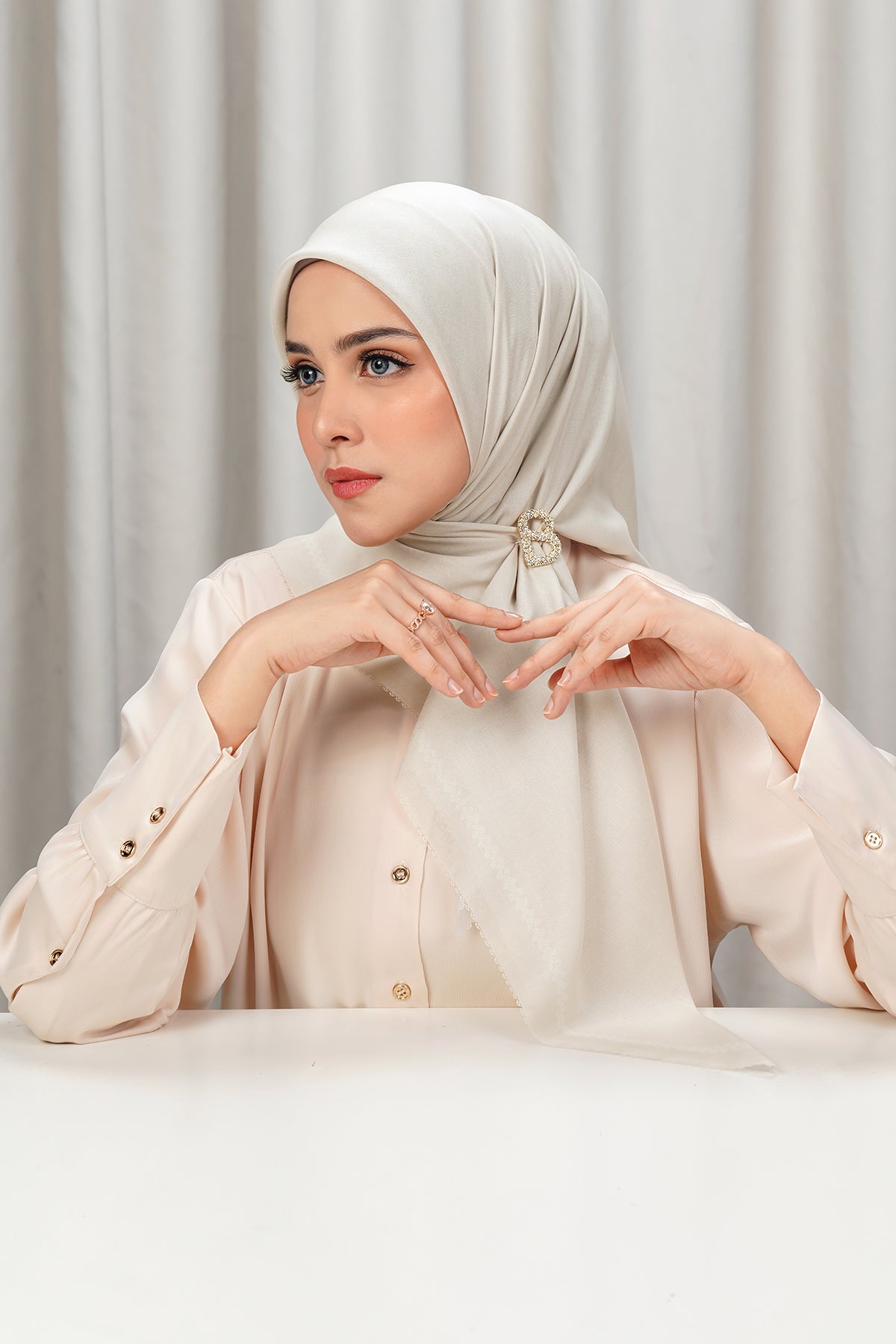 Bugünün Eşarbı - Antik Beyaz