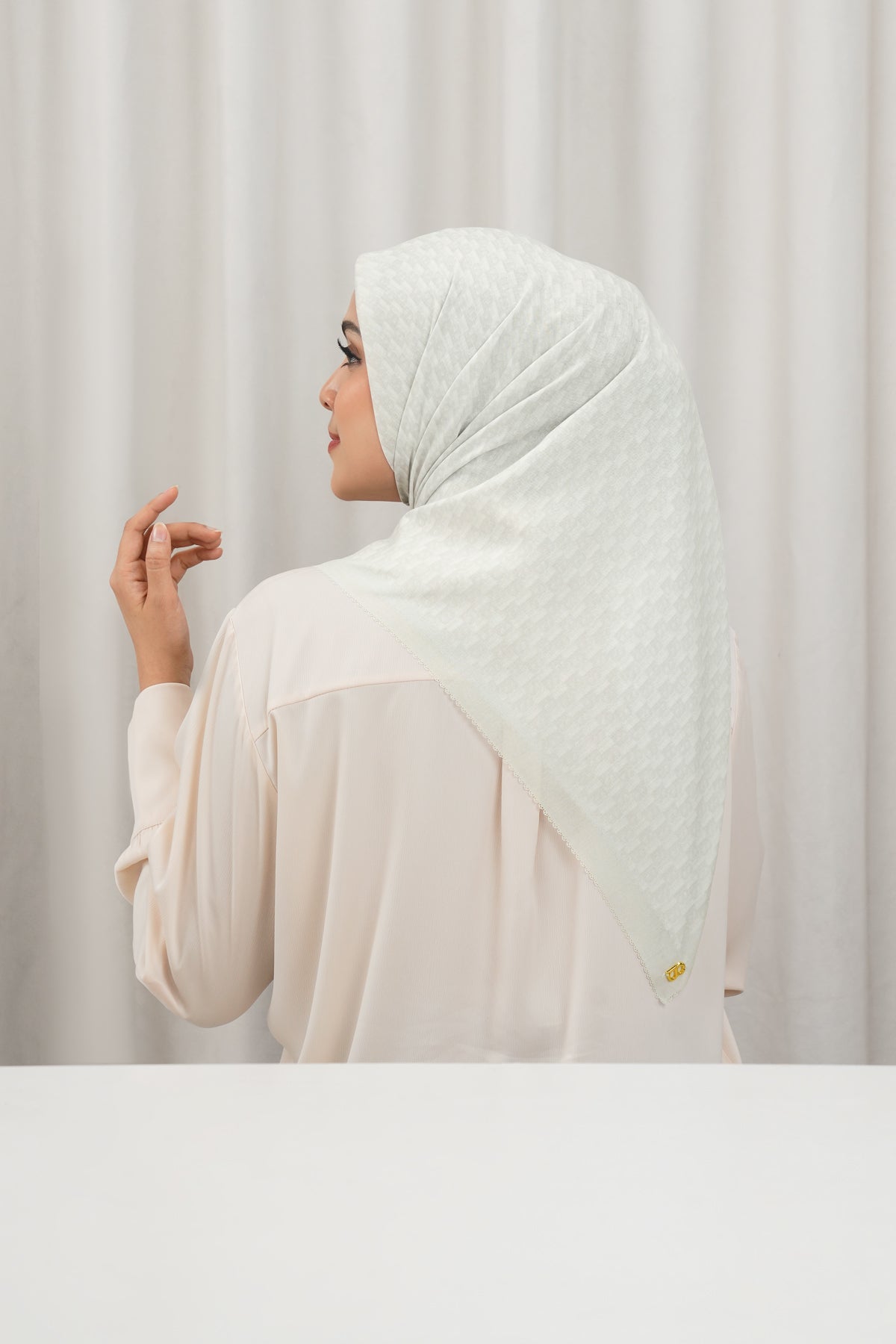 Leena Monogram Square - Stalactite