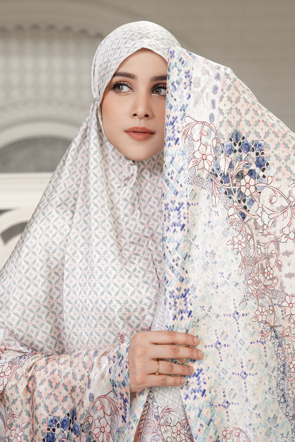 Shamara Prayer Robe - Suzani