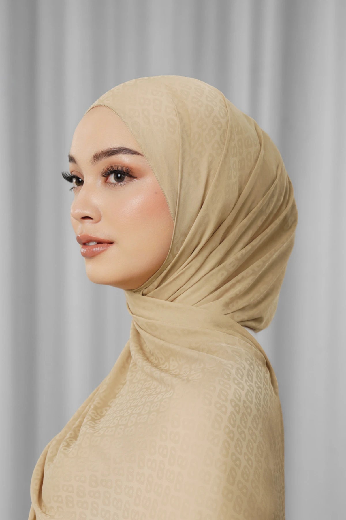 Tapis Satin Jacquard Shawl - Travertine