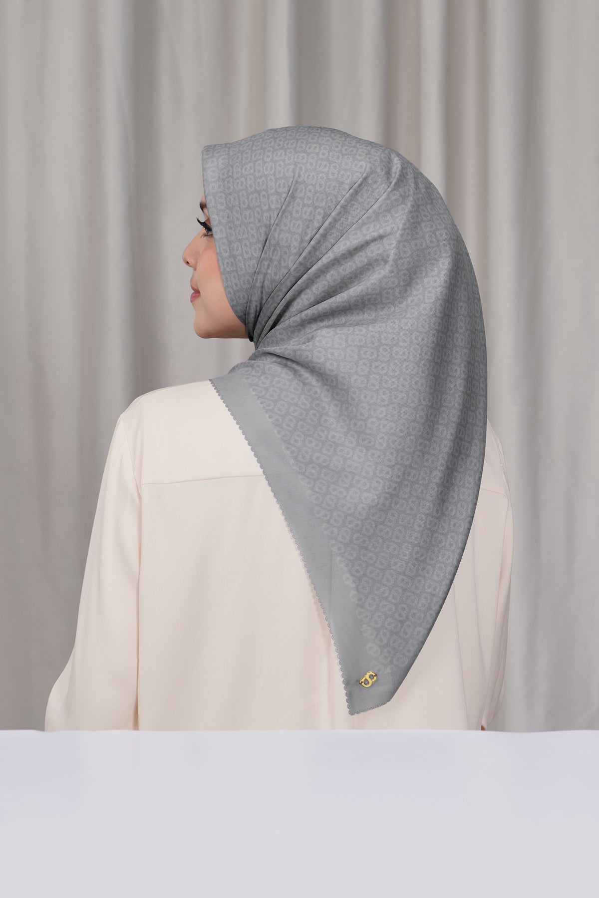 Tapis Square - Alloy