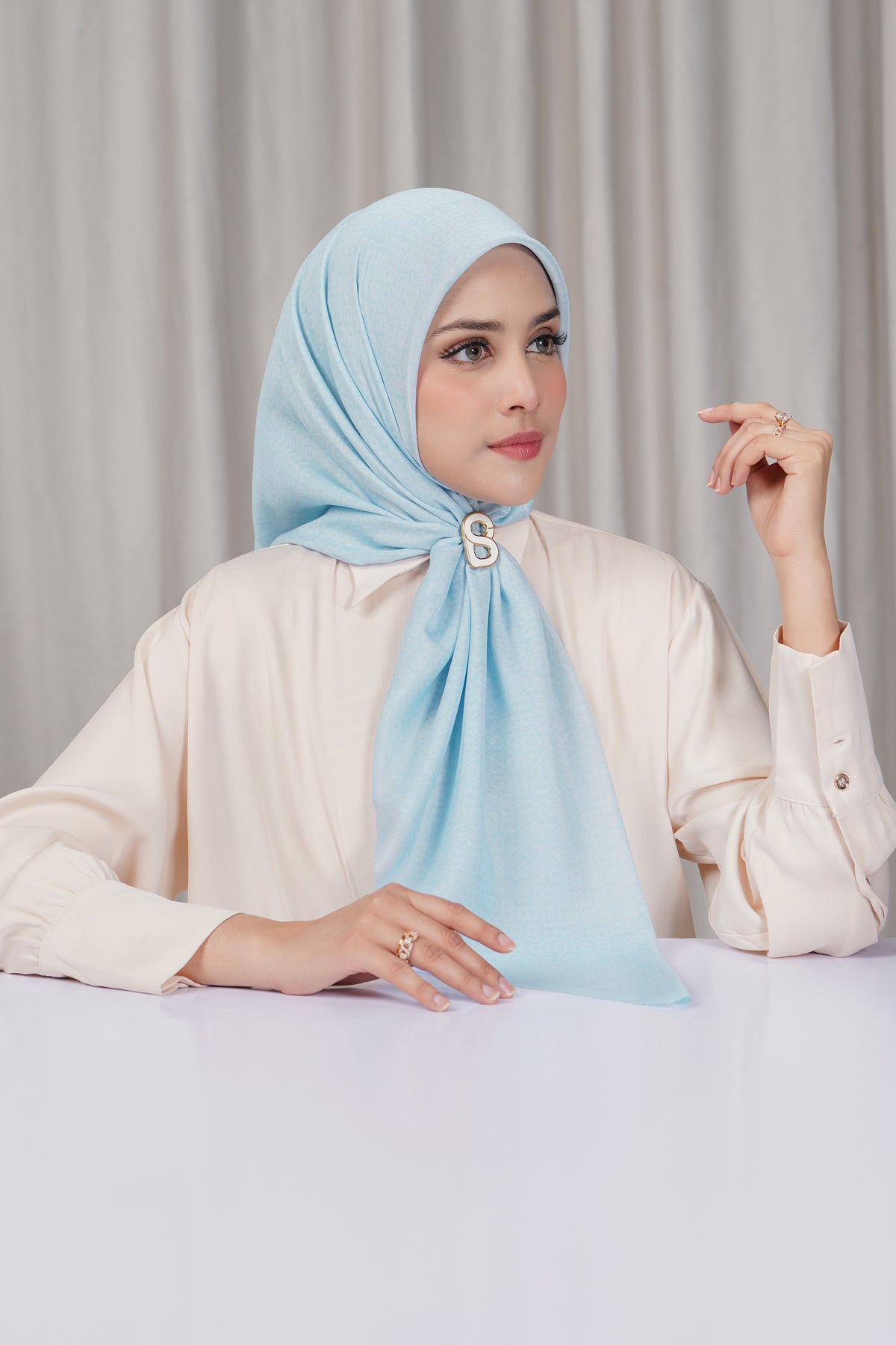 Tapis Square - Delicate Blue