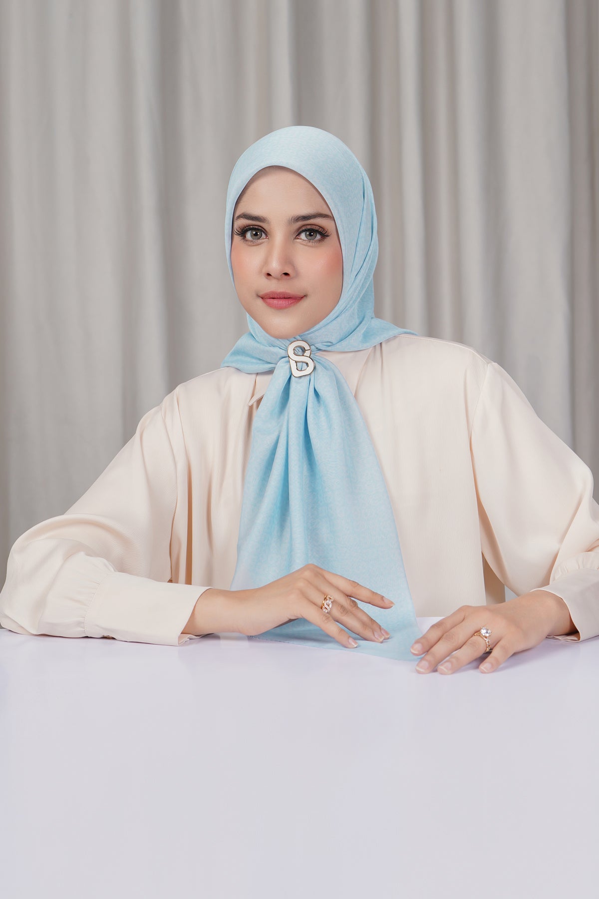 Tapis Square - Delicate Blue