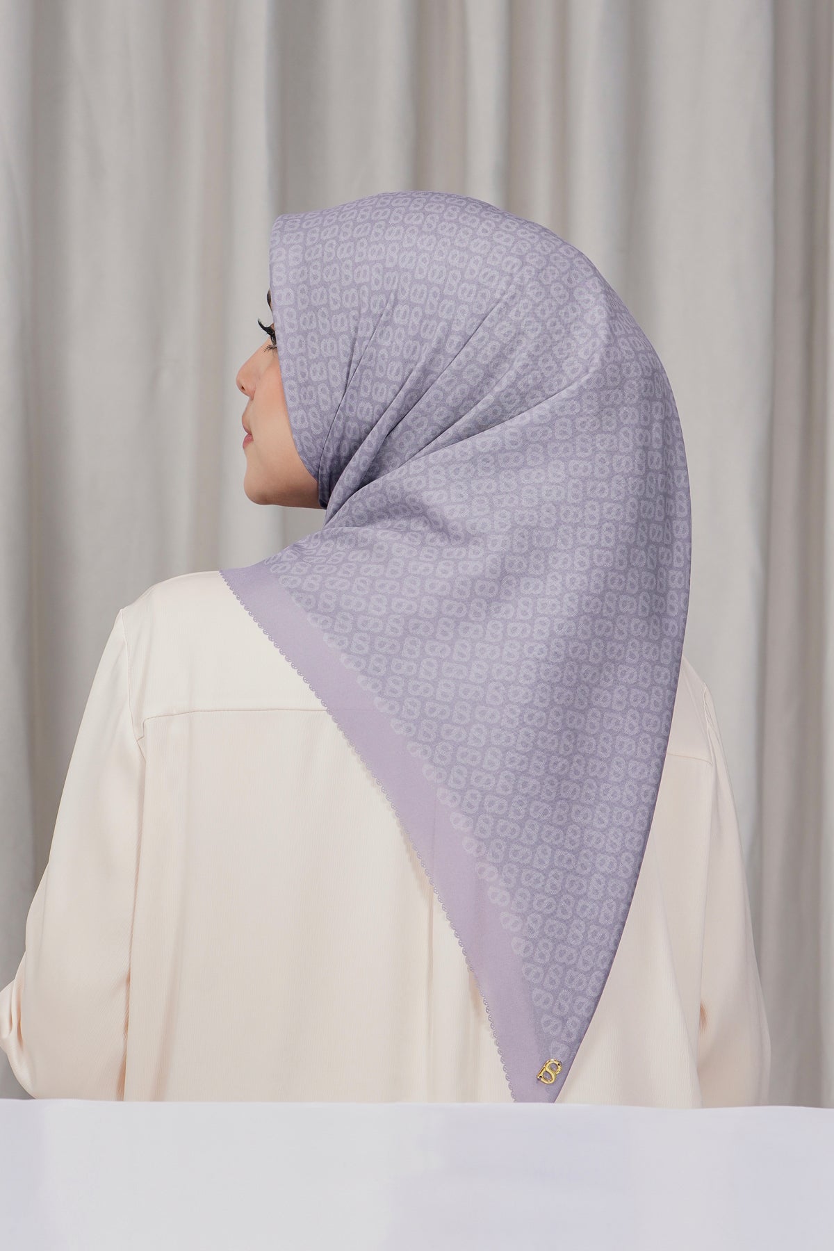 Tapis Square - Lavender Aura