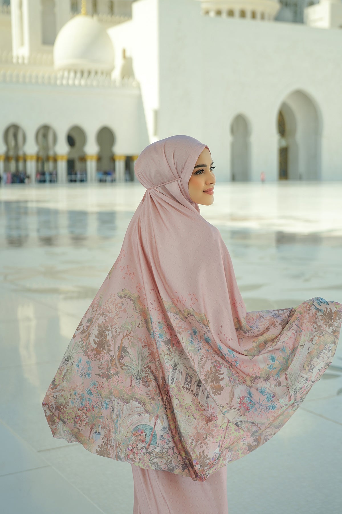 Al Qasr Prayer Robe - Lotus