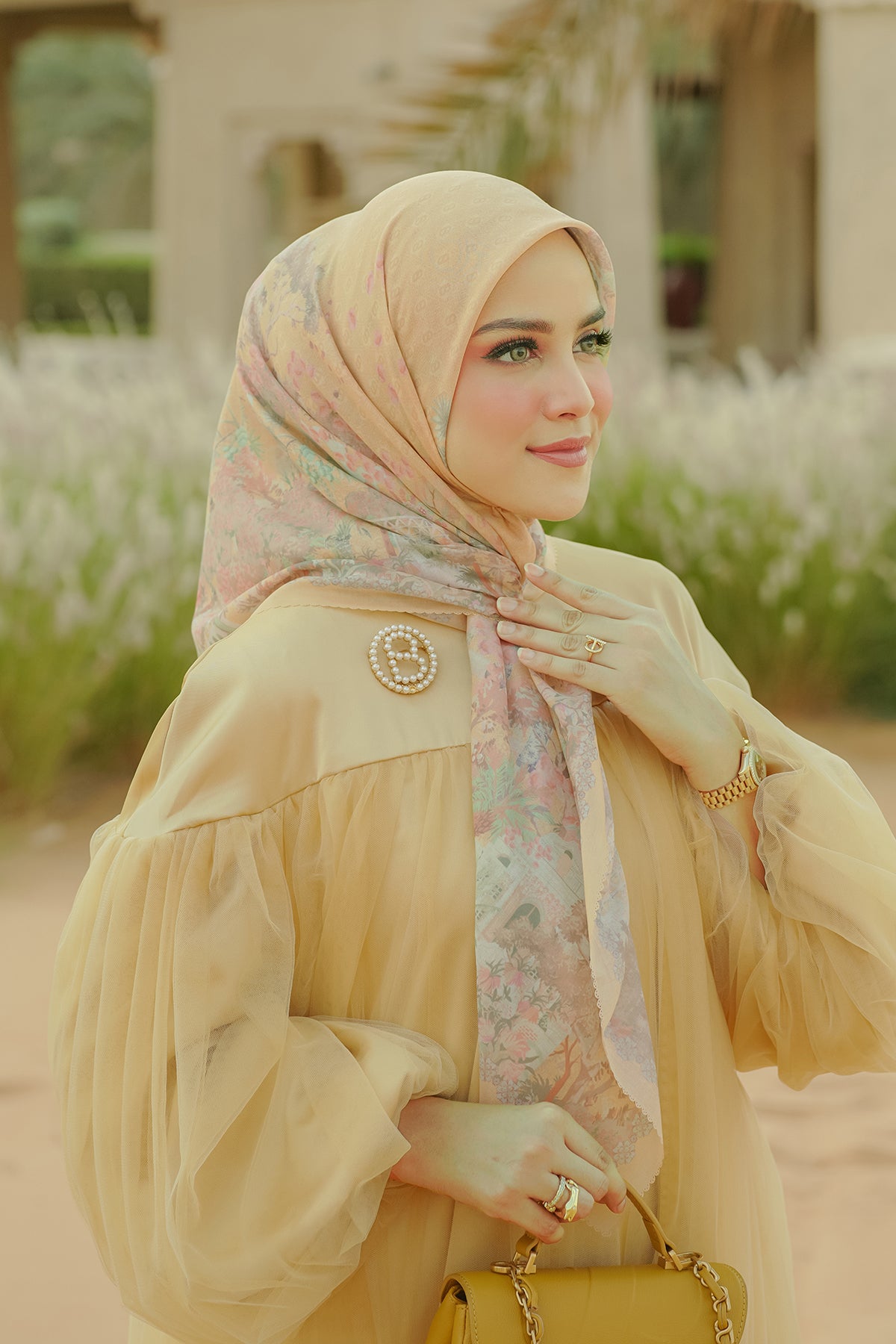 Al Qasr Square - Amber