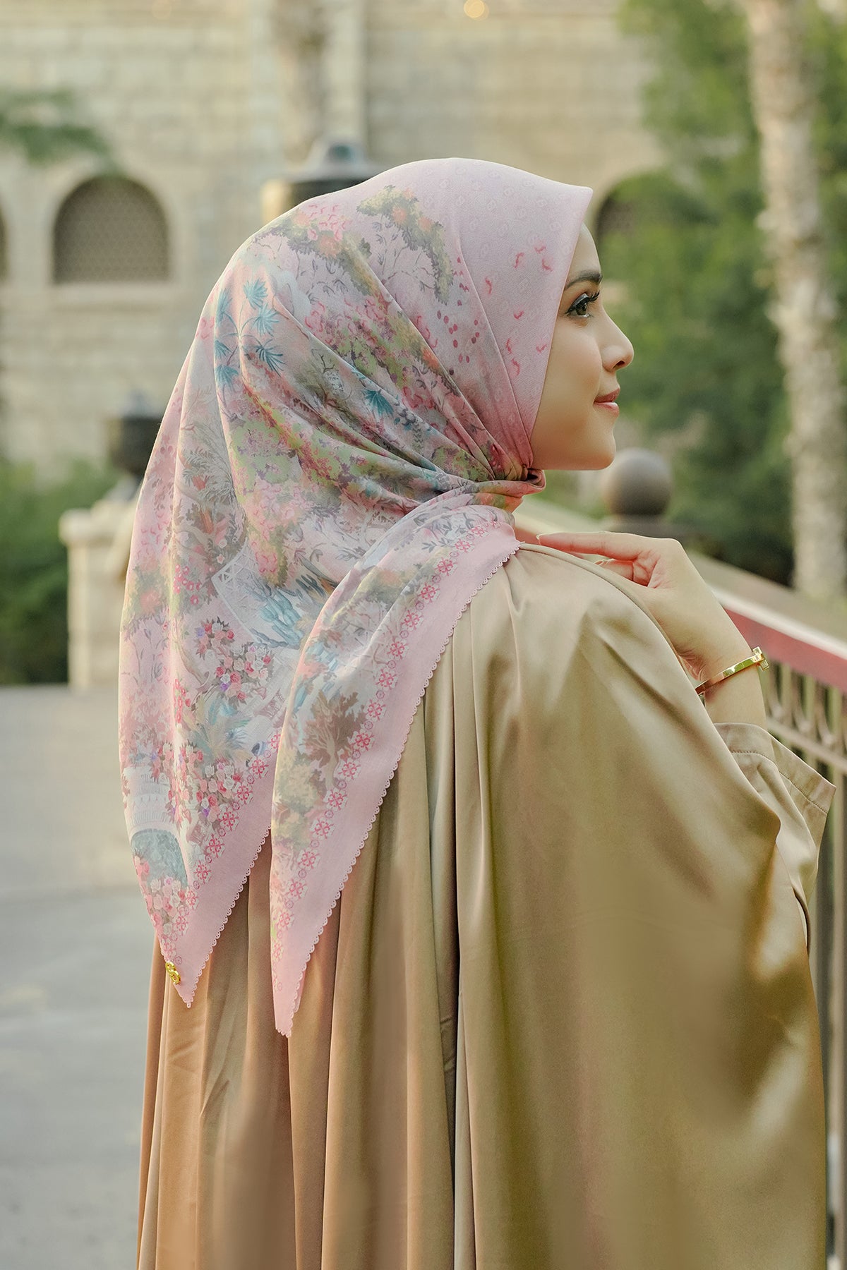 Al Qasr Square - Lotus