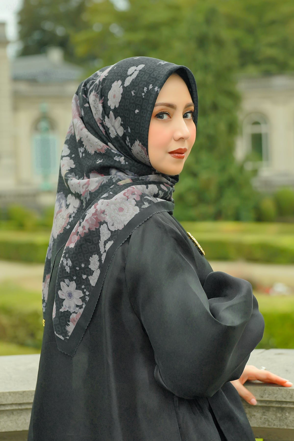 Blume Square - Jet Set