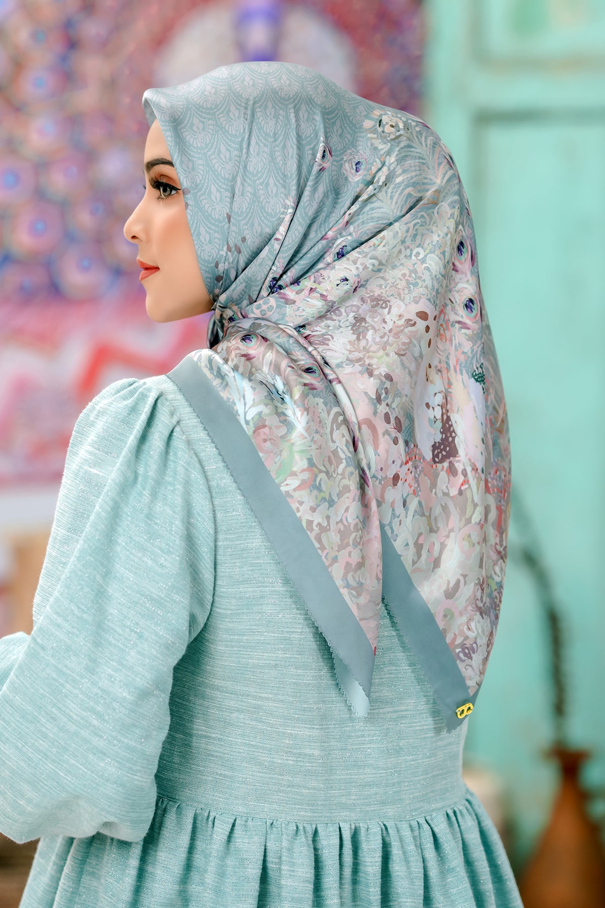 The Ederra Satin Square - Green Milieu