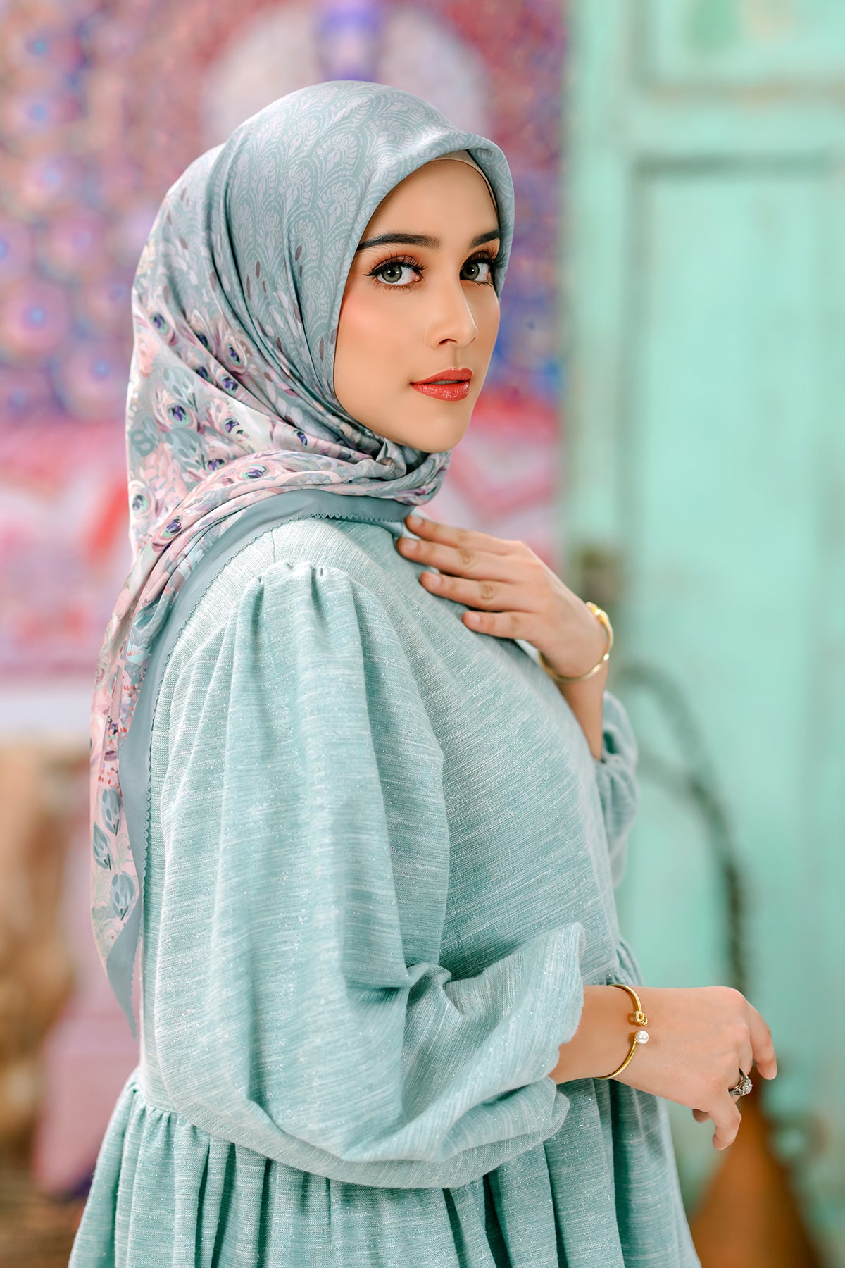 The Ederra Satin Square - Green Milieu