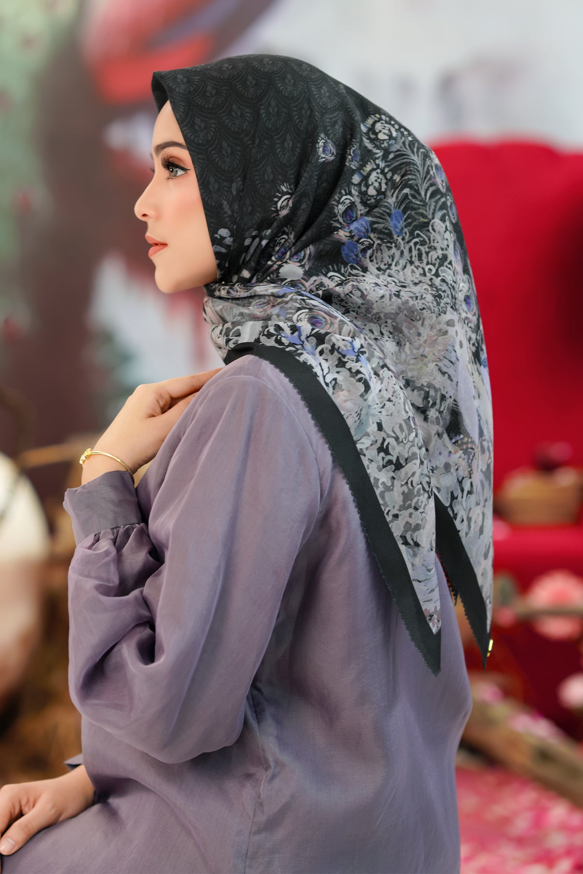 The Ederra Voal Square - Black