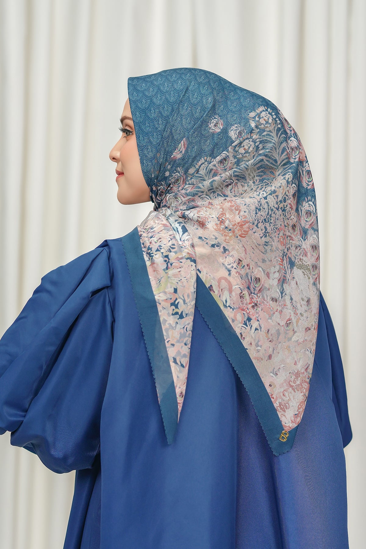 The Ederra 2.0 Square - Azure