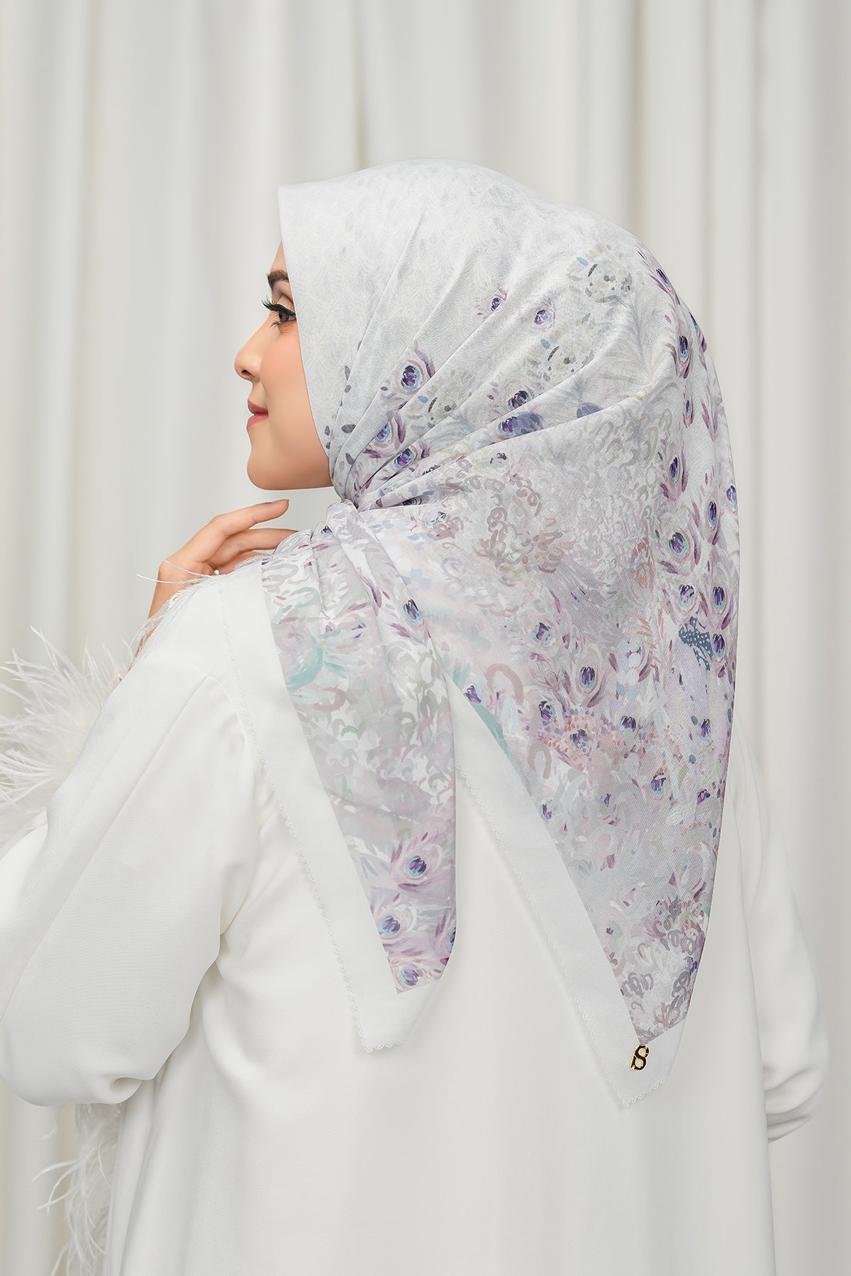 The Ederra 2.0 Square - White