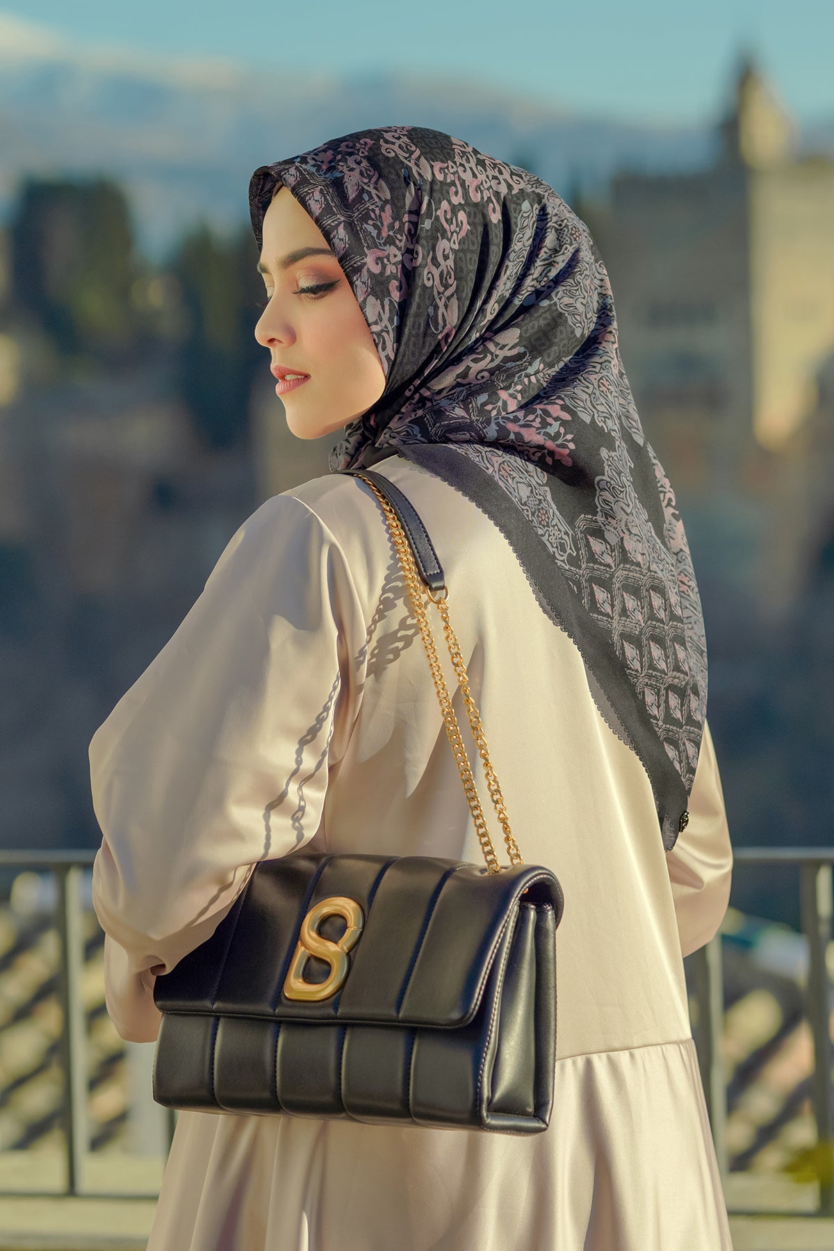 The Granada Voile Square - Black