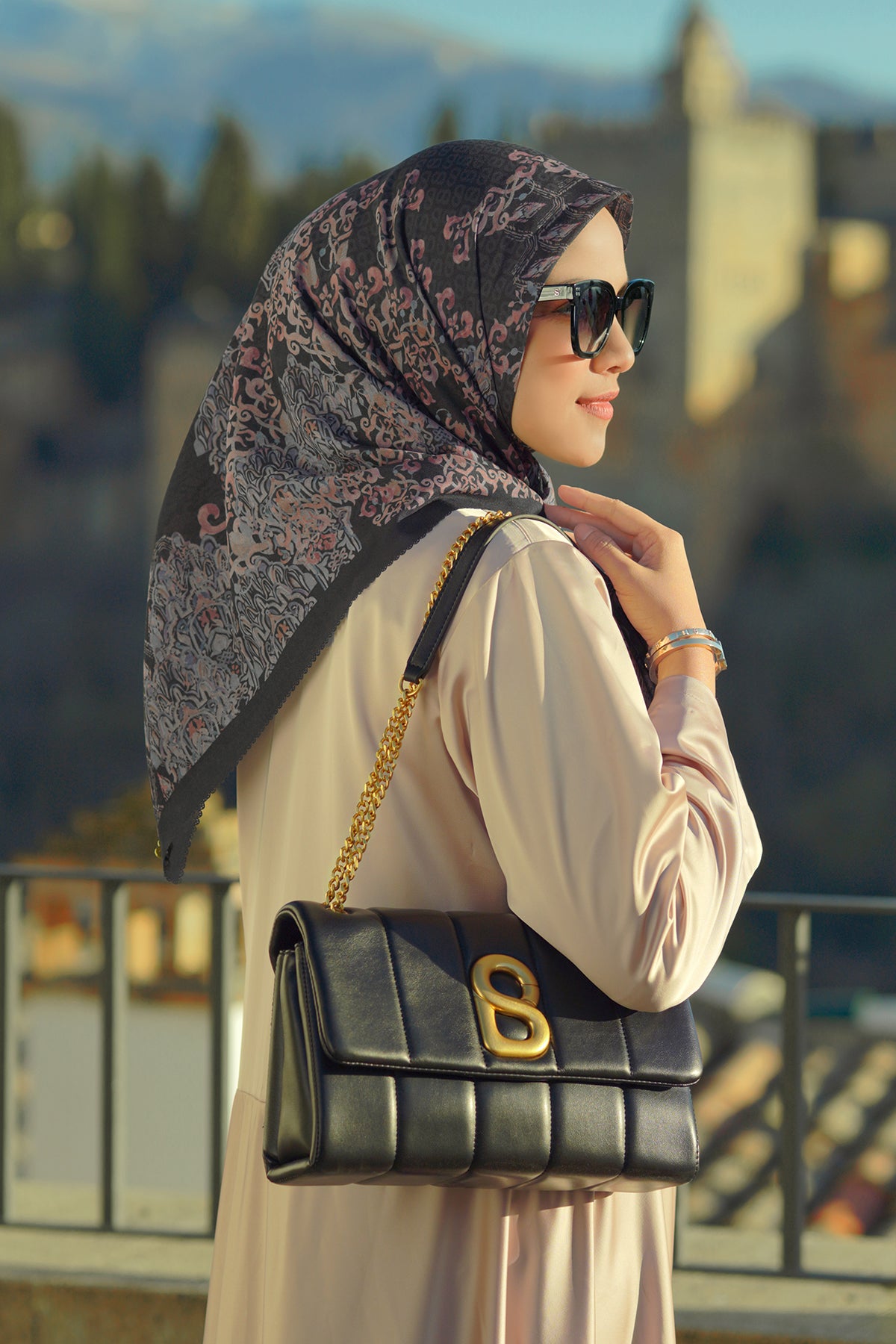 The Granada Voile Square - Black