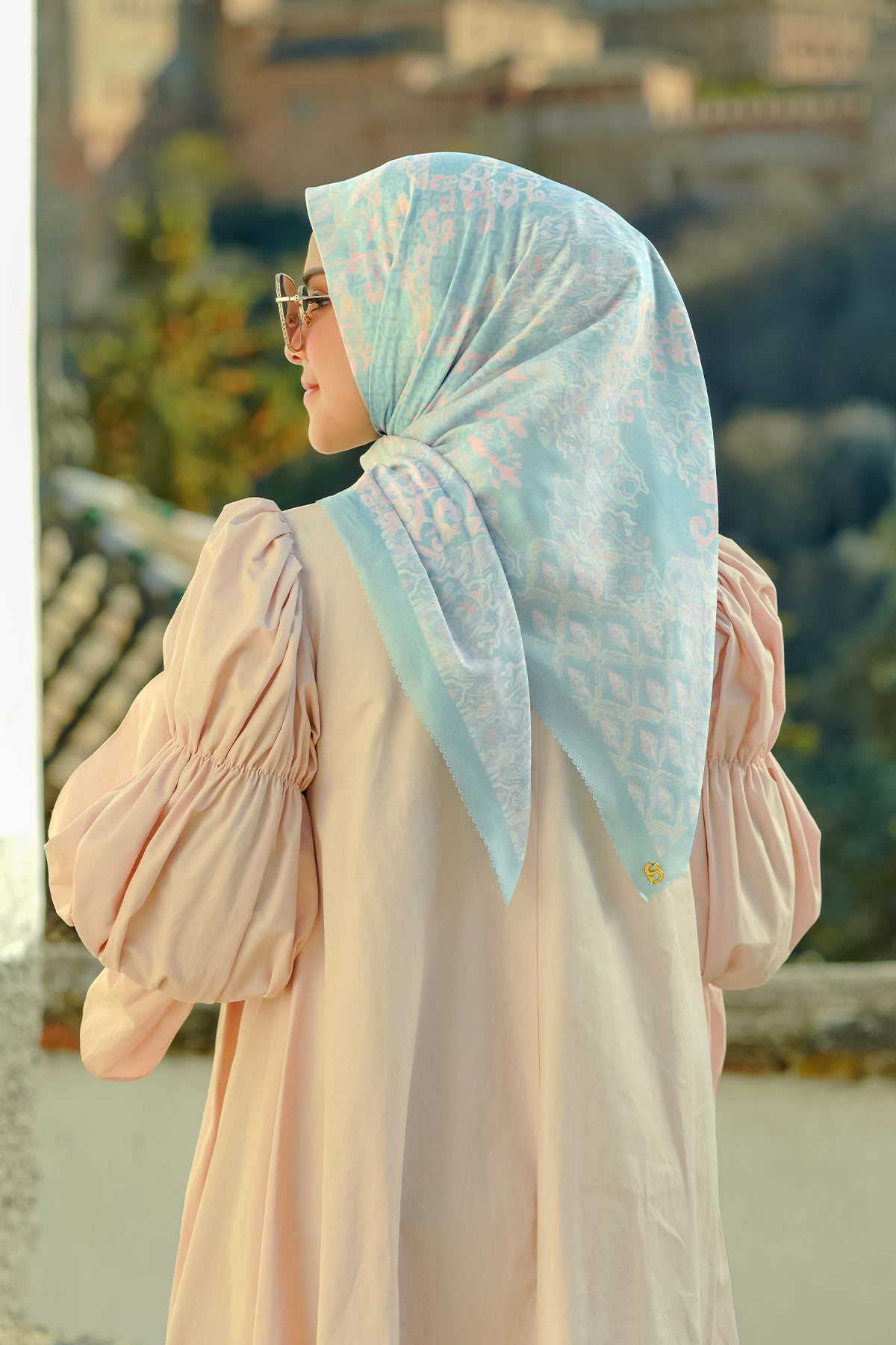 The Granada Square - Dream Blue